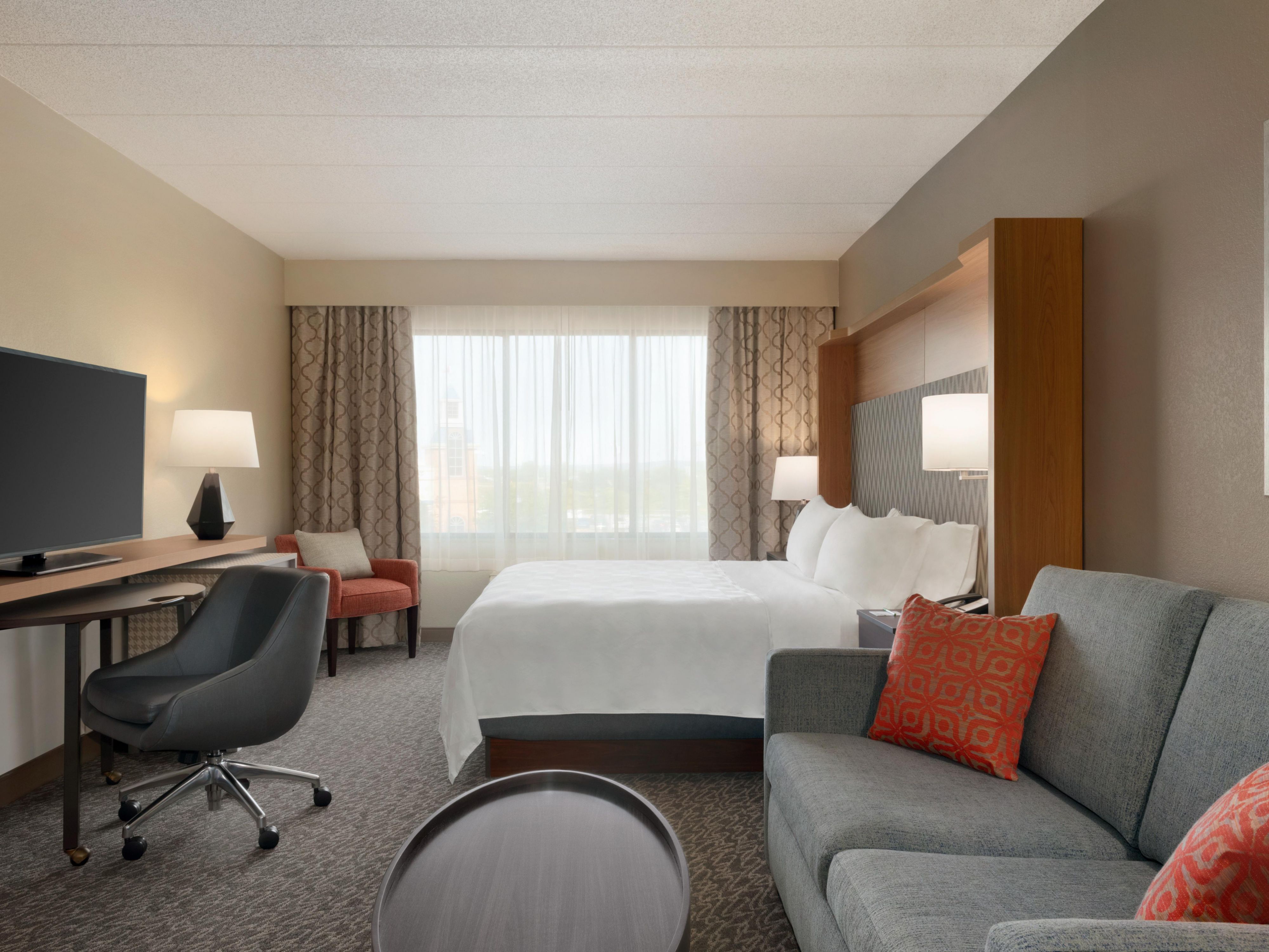 Ask about our riverview room options. These guestrooms offer stunning views of the Missouri River and Downtown Omaha, blending comfort with a picturesque setting. Enjoy sleek, modern design, plush bedding, and large windows that showcase the vibrant cityscape and tranquil river. A perfect retreat for relaxation and inspiration!