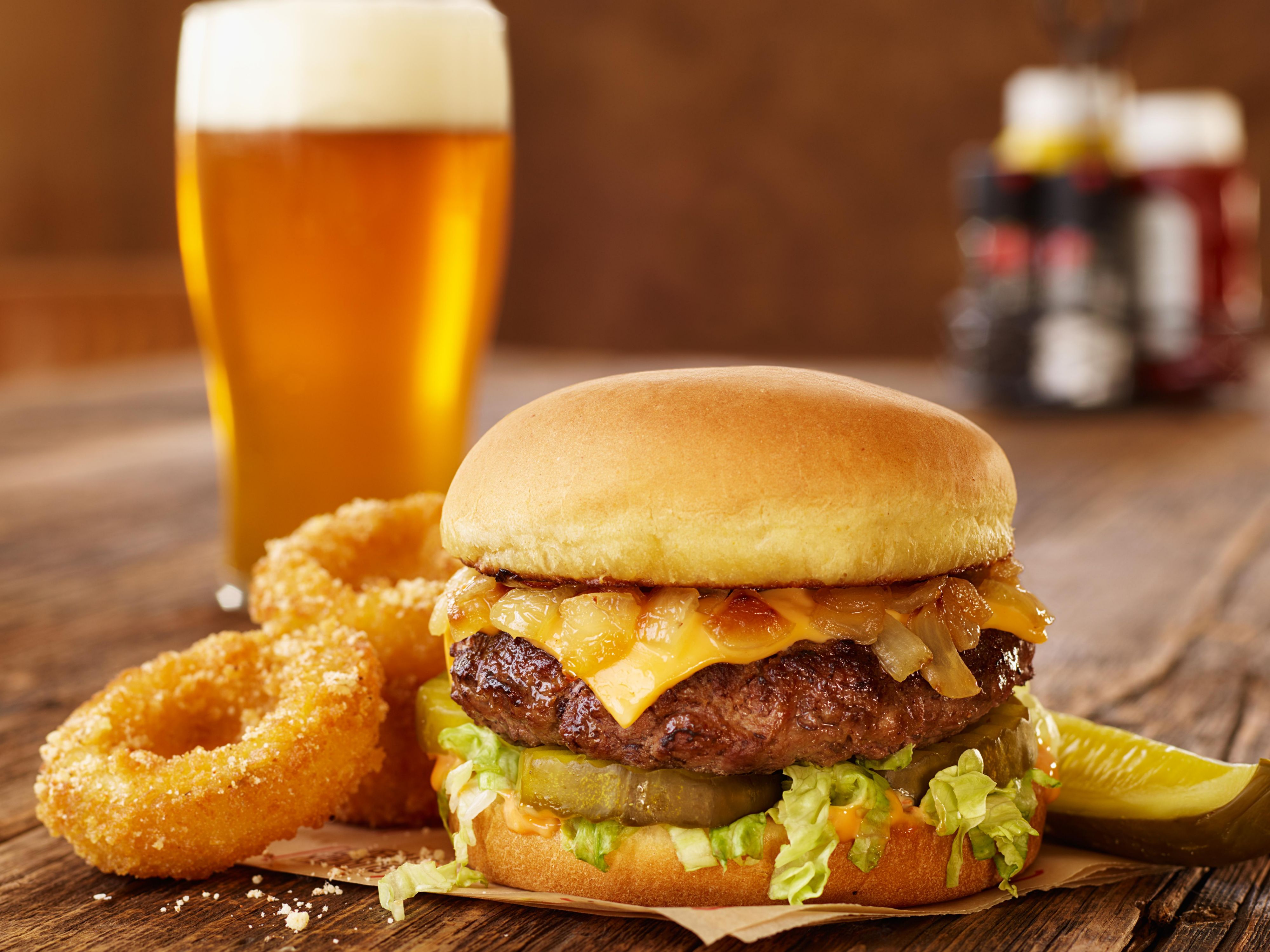 Savor mouthwatering burgers, crisp salads, and crave-worthy appetizers at Burger Theory, our on-site restaurant. Customize your perfect burger with a variety of fresh toppings, and pair it with a local draft or cocktail from the full bar. Whether you're dining solo or with family, it's the perfect place to unwind and enjoy a delicious meal.
