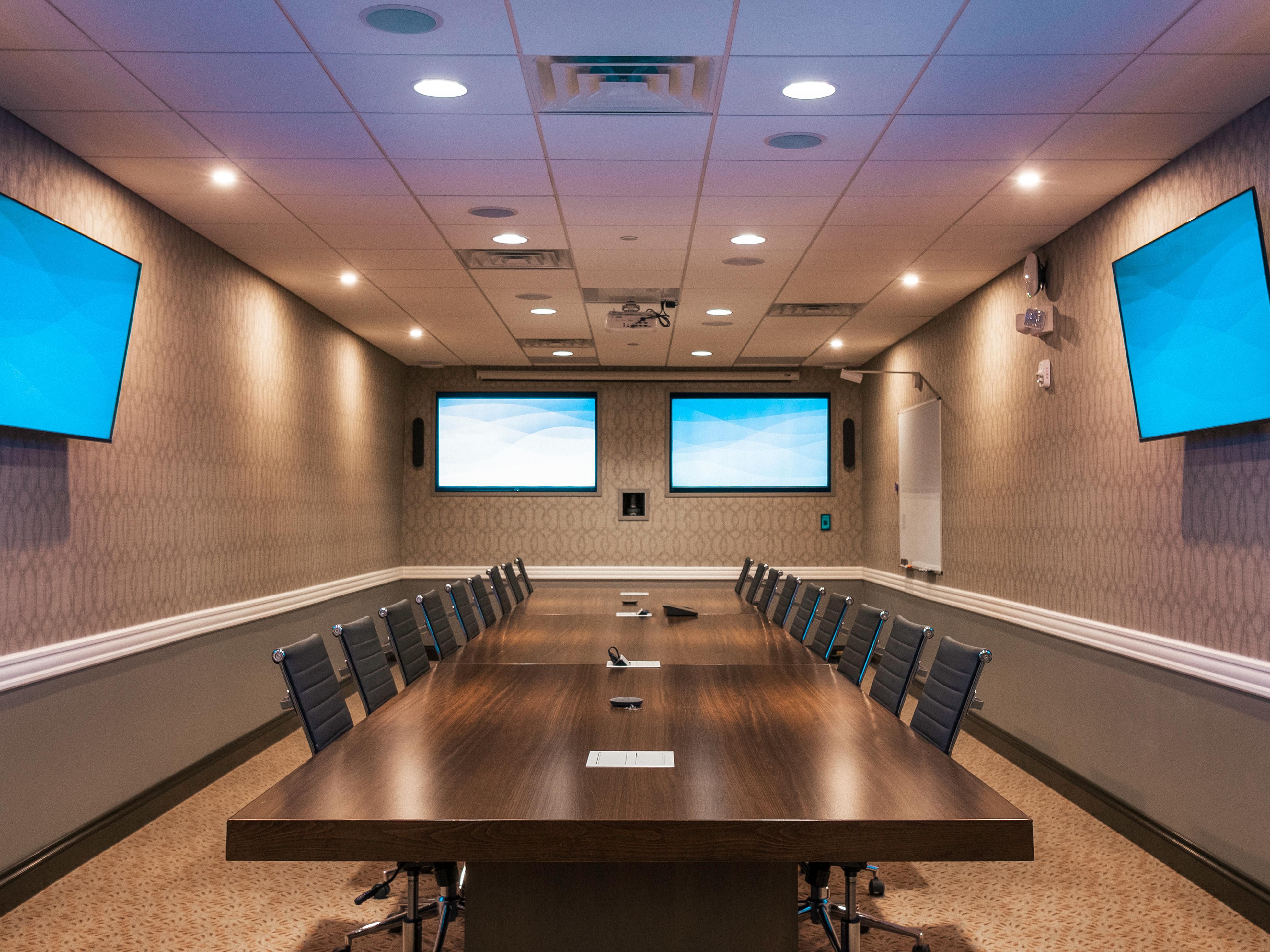 The Holiday Inn & Suites is connected to The Drexelbrook Event Center, offering over 45,000 sq. ft. of versatile event space perfect for weddings, social gatherings, and corporate meetings. Drexelbrook also features a state-of-the-art Microsoft Teams Room, making it easy to host hybrid events and virtual meetings.