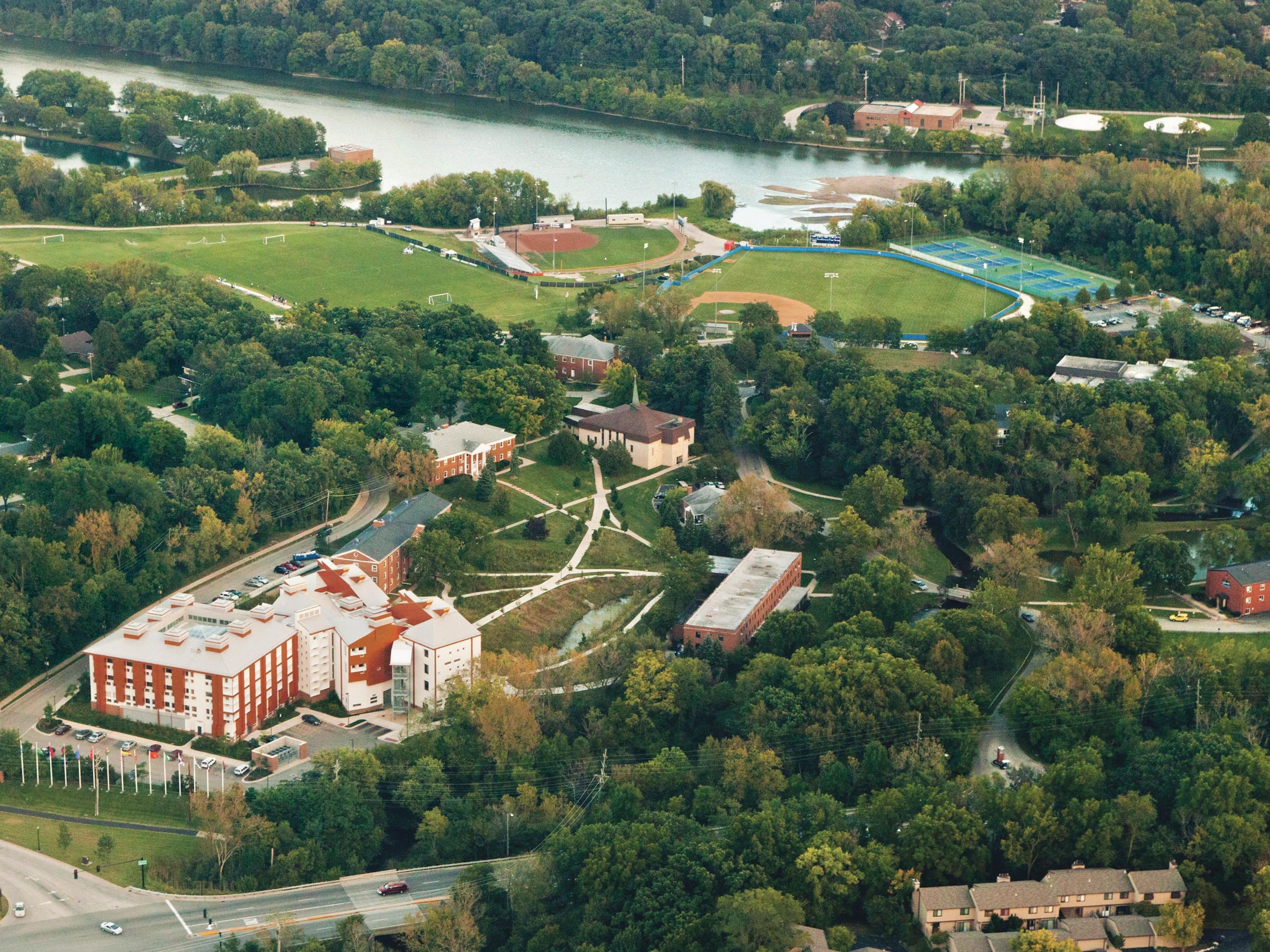 Elgin Hotel located near Judson University