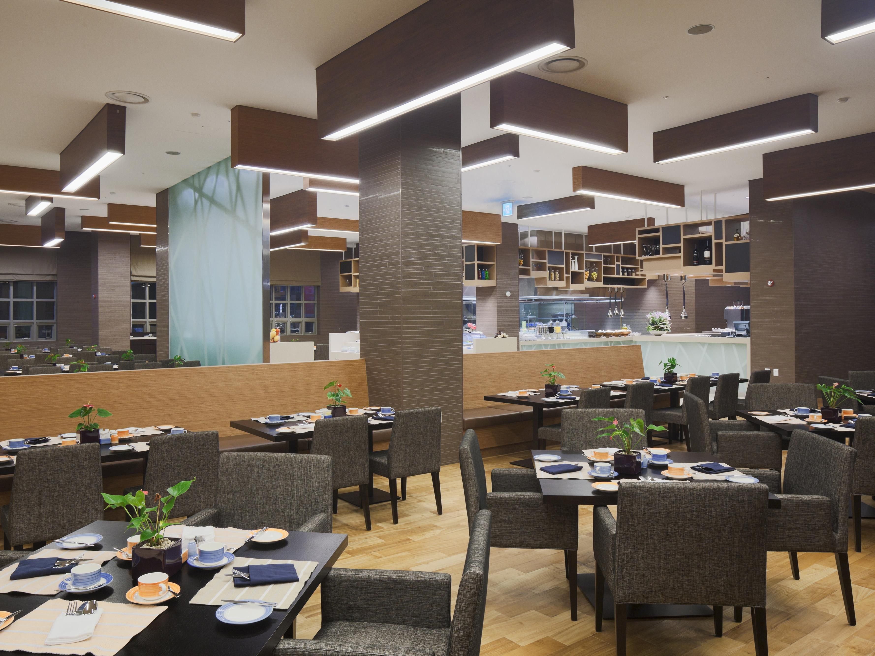 Satisfaction of the five senses in nature.

You can enjoy delicious food with your family and loved ones in a bright and comfortable atmosphere while admiring the wonderful scenery of Alpensia Resort.
Enjoy a variety of food including Korean and Western cuisine at Mont Blanc Restaurant.