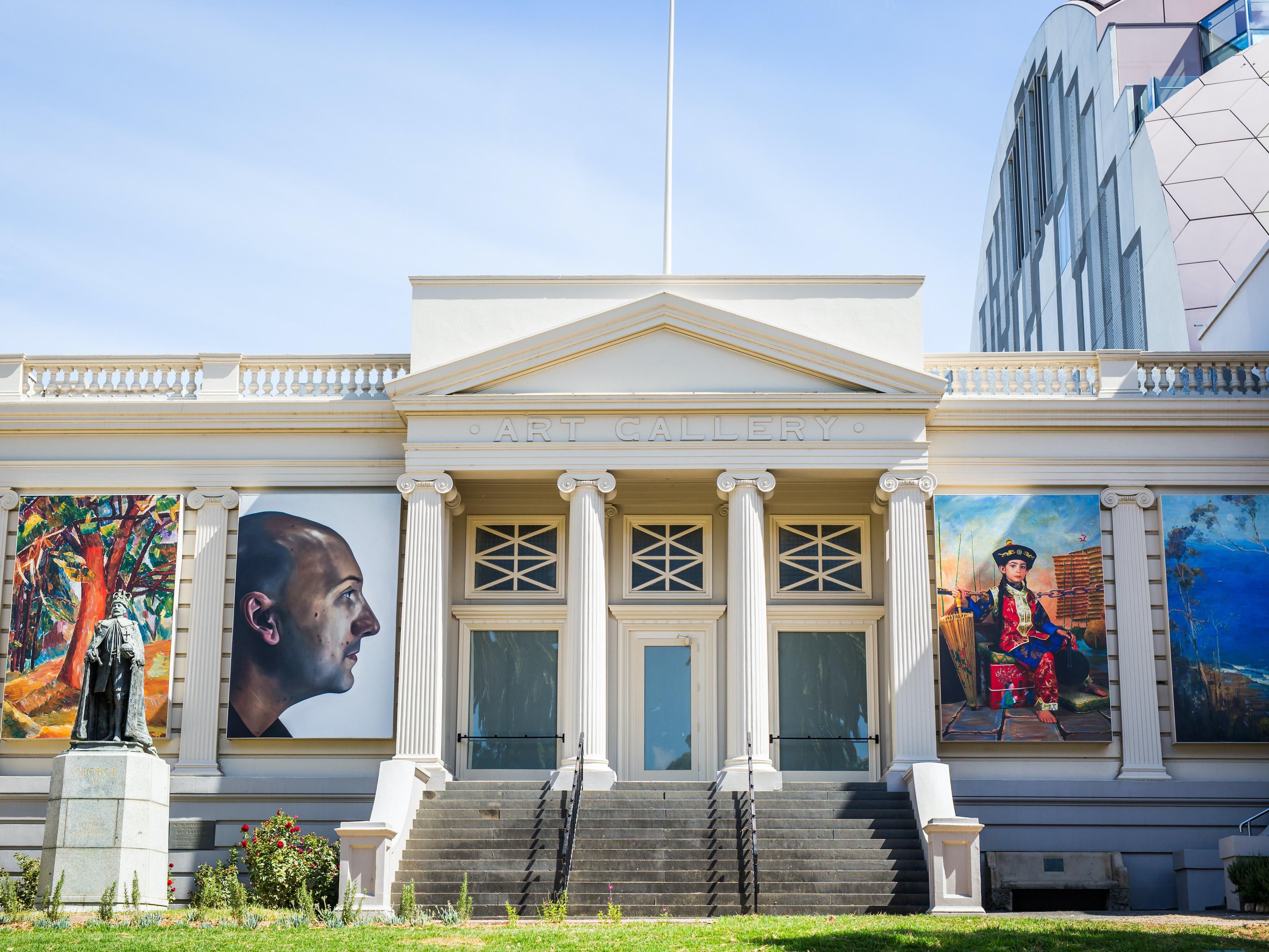 Enhance your cultural escape with the perfect blend of comfort and style. Stay just moments from the Geelong Gallery and the renowned Archibald Prize Exhibition. Your package includes exhibition tickets, accommodation, and a full buffet breakfast for the whole family – children included.