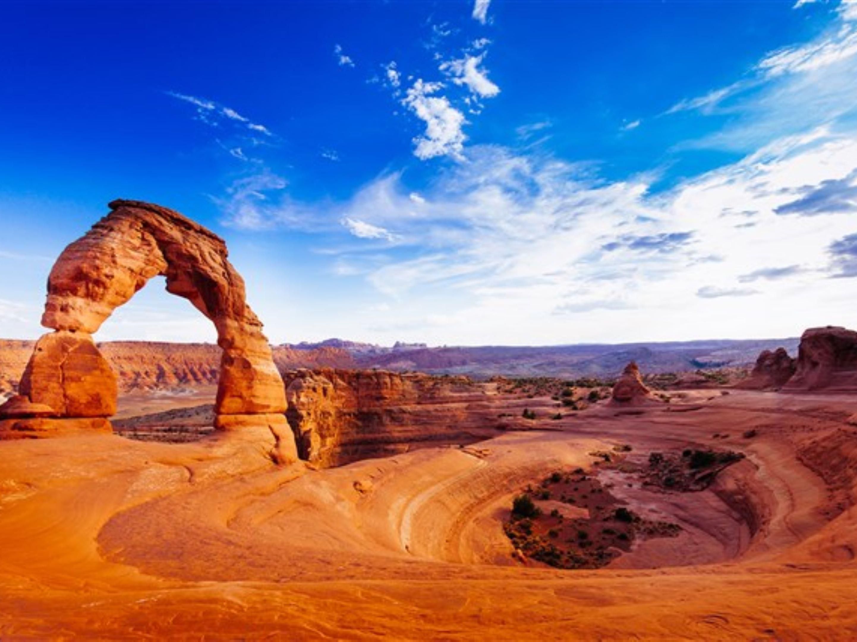 Visit the Colorado National Monument and stay with Holiday Inn & Suites GJ Airport. Great location right on I-70 just minutes from the Colorado National Monument.  Full Service hotel with onsite bar and grill. Indoor Pool and Hot Tub. Kids eat and stay free.