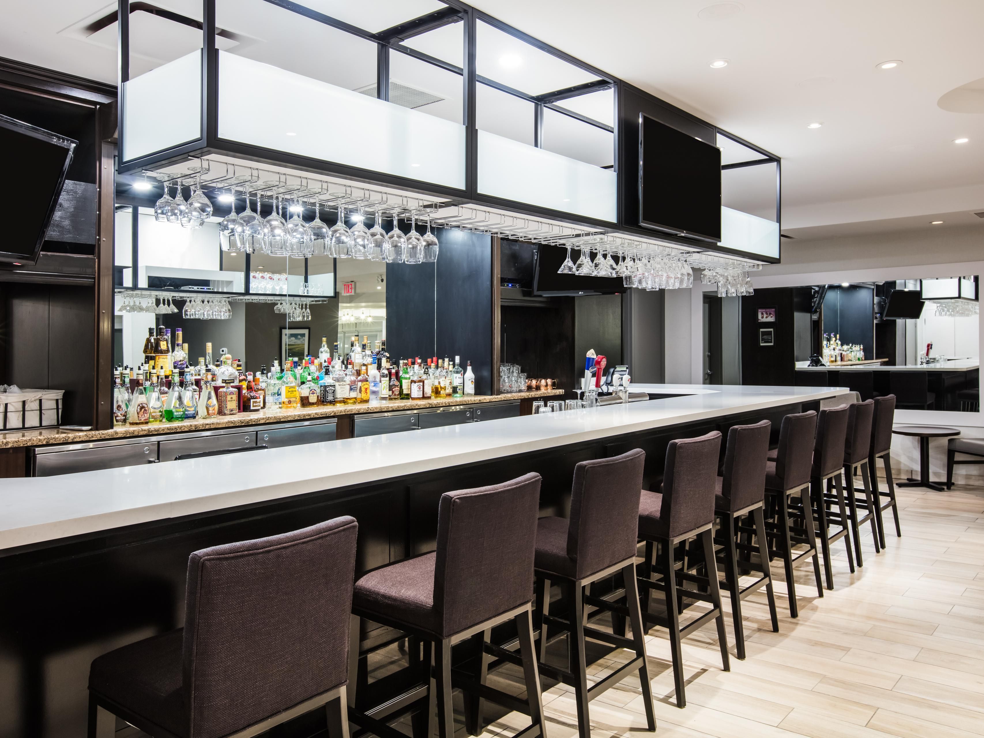 If you're looking for a place to grab a refreshing drink or a bite to eat, look no further - we've got you covered. Holiday Inn Restaurant and Lounge provides a warm atmosphere with comfortable seating. Featuring nightly drink and food specials, our restaurant is the perfect place to relax and unwind after a long day. 