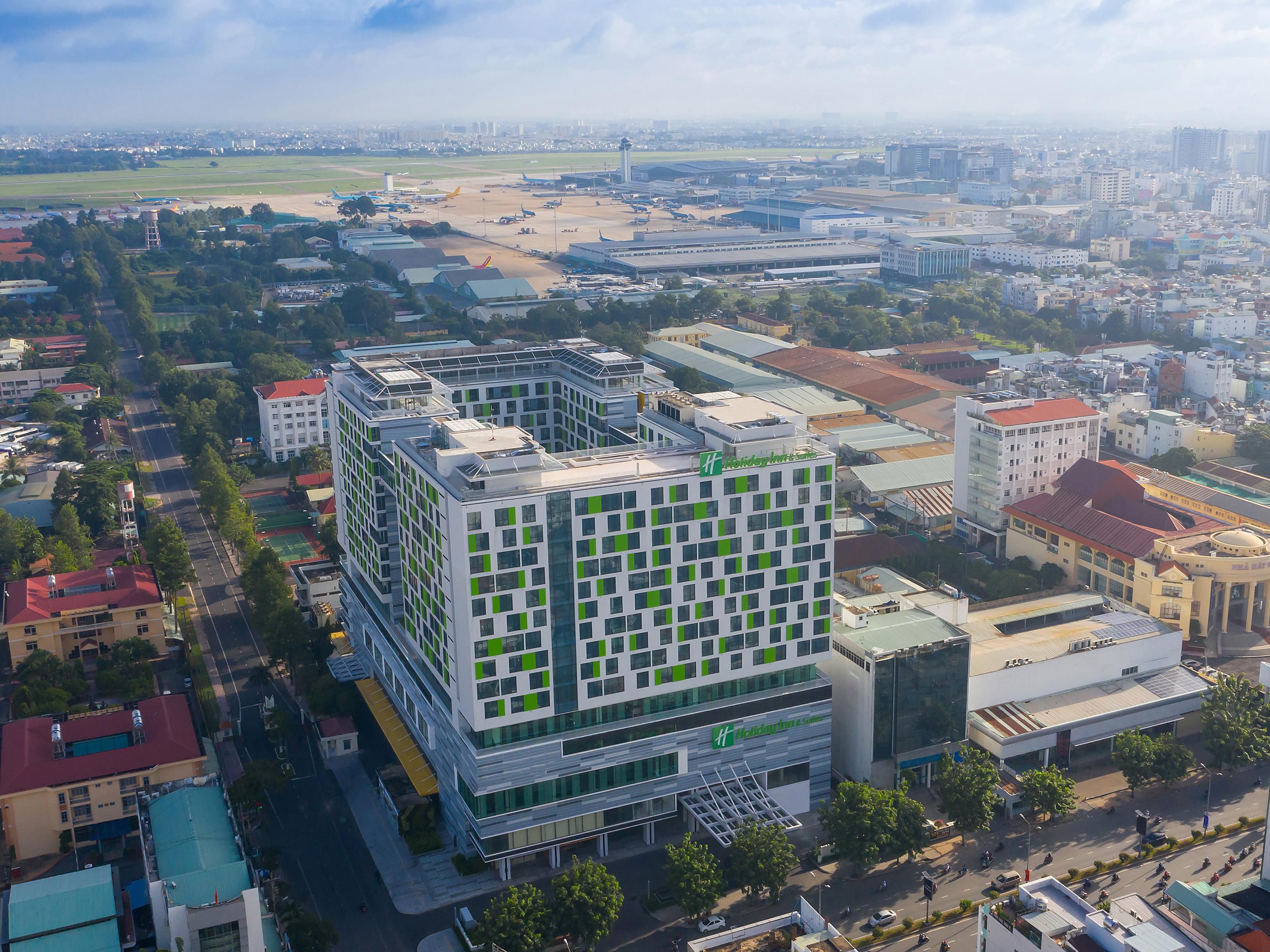 As the first Holiday Inn hotel in Vietnam, and the newest hotel near the airport, we offer unparalleled comfort and convenience. Strategically situated near industrial zones, we are only 10 minutes from Tan Son Nhat International Airport (1.9km). Enjoy the added benefit of a complimentary scheduled airport shuttle for seamless travel experiences.