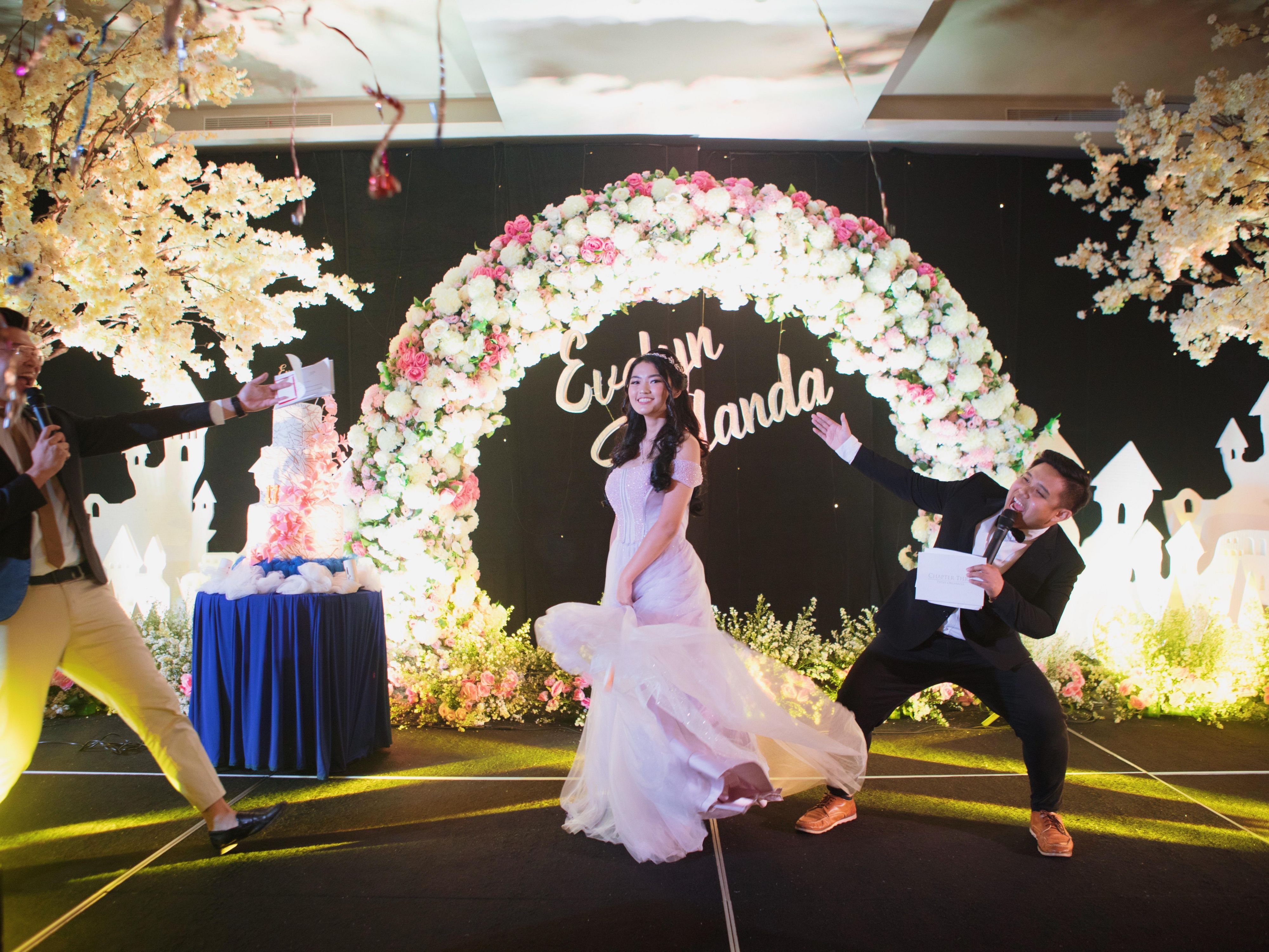 Let us give you something to remember for your lifetime on your 17th birthday. We are here to make your 17th birthday sweeter, merrier and more memorable. Drop us a mail for inquiries.