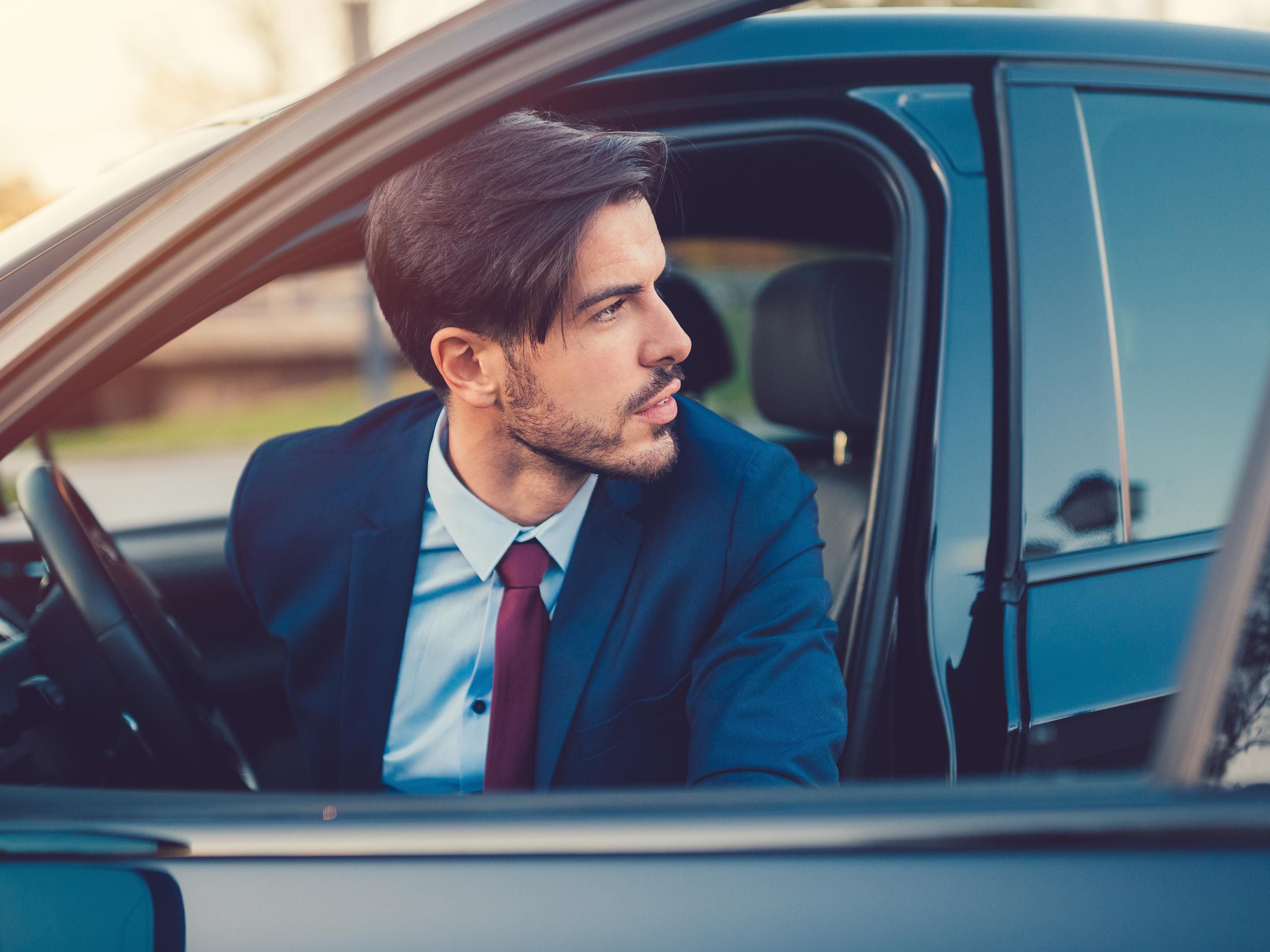 Convenience meets comfort at our Holiday Inn & Suites Kamloops, located beside McArthur Island Park on the north shore—the perfect base for your travels. As the closest hotel to the airport, we are pleased to offer a complimentary airport shuttle for our guests.