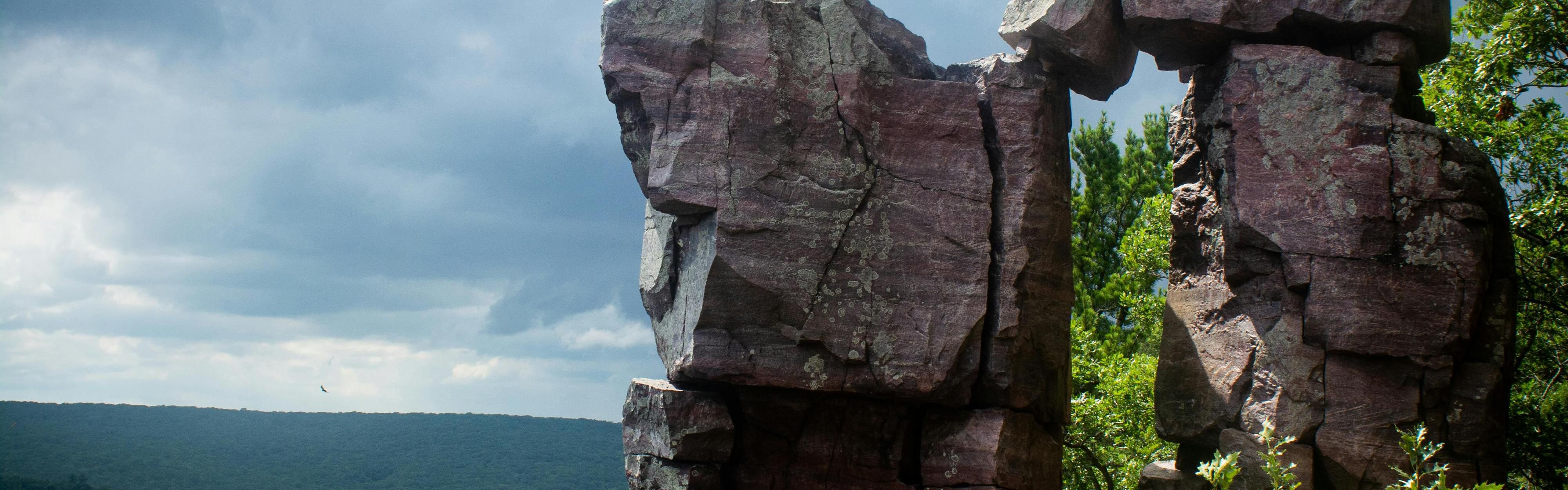 A scenic 45 minutes to the breathtaking Devil's Lake State Park!