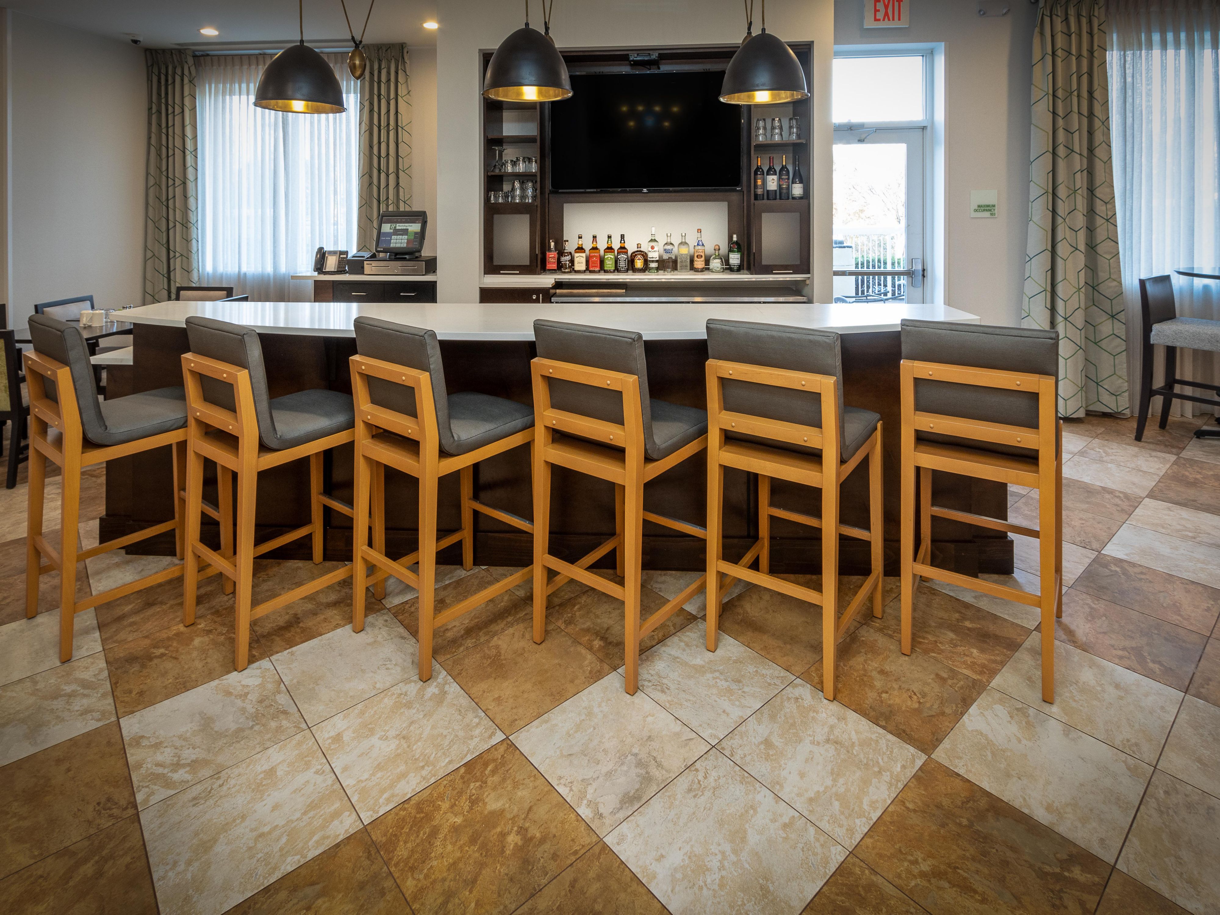 Unwind and relax for the evening at Kems.  Serving dinner & cocktails from 5-10pm nightly.