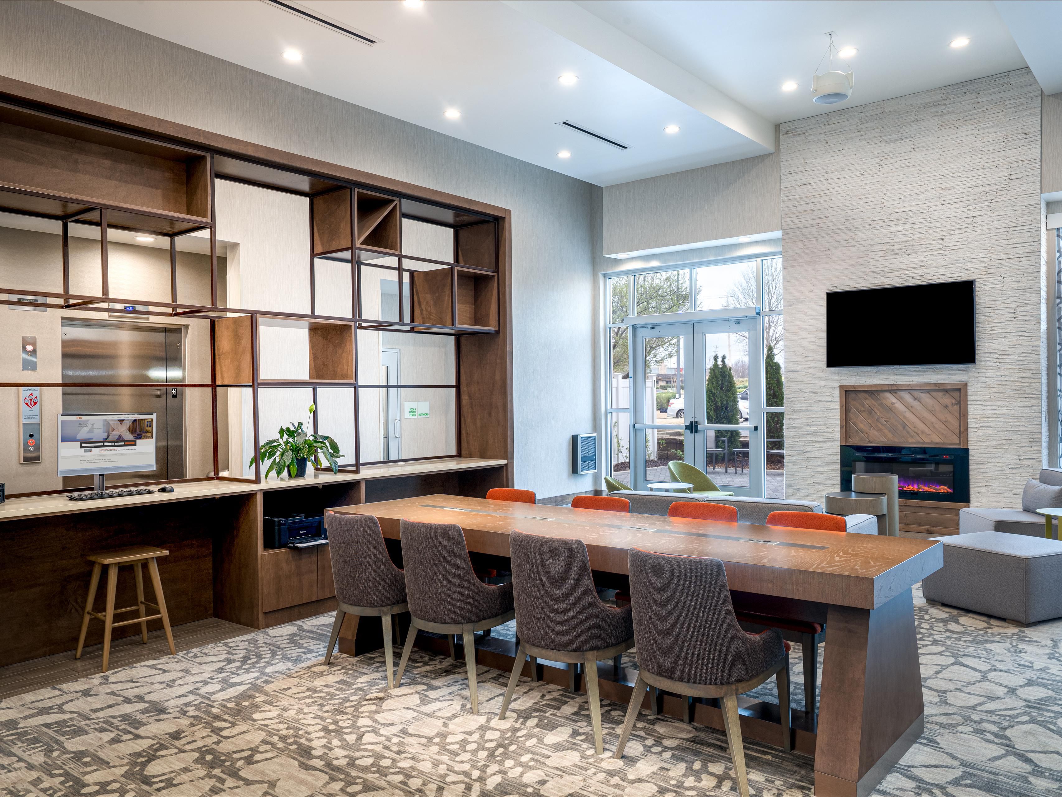 Relaxation Lounge and business center with free Wi-Fi.