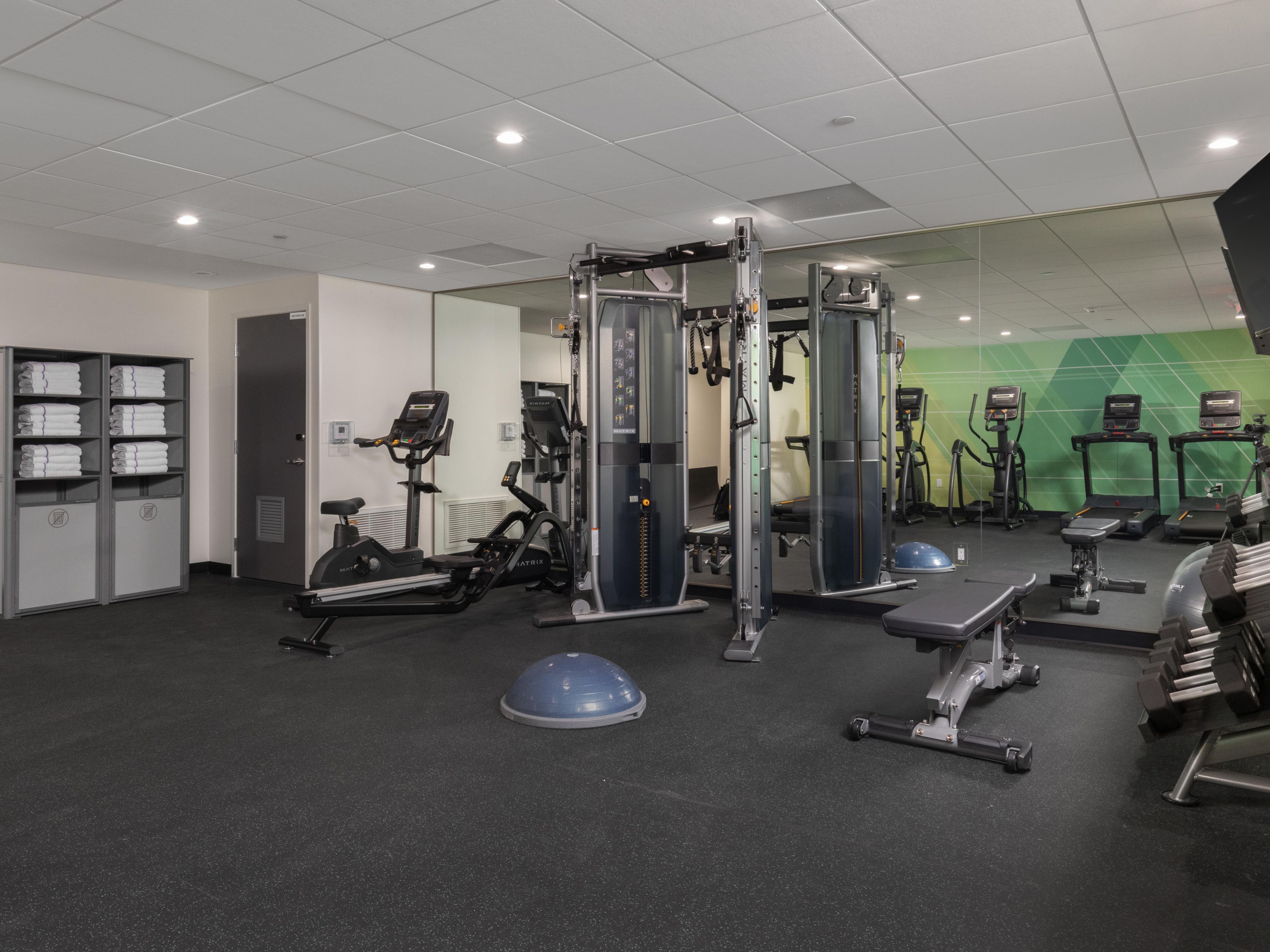 Stay active and get energized in our fully equipped Fitness Center, open daily from 6:00 AM – 10:00 PM. Whether you prefer a cardio or a strengthening and toning session, we have everything you need for an invigorating and satisfying workout. 
