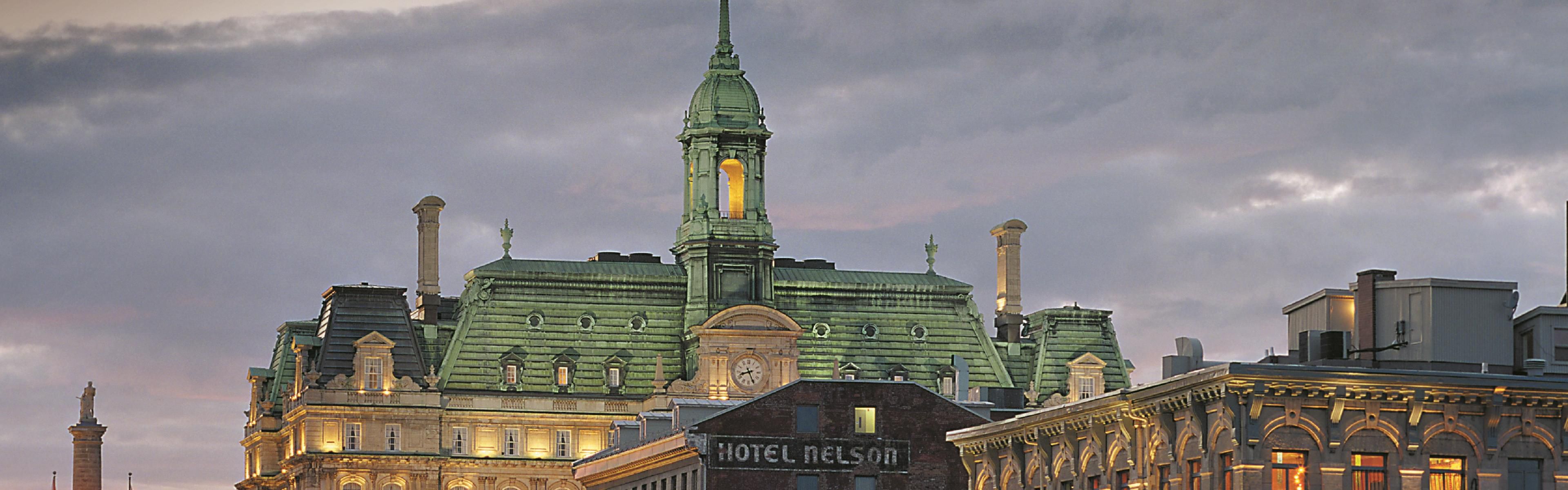 City Hall and Place Jacques-Cartier (3.4 km - 2.1 miles)