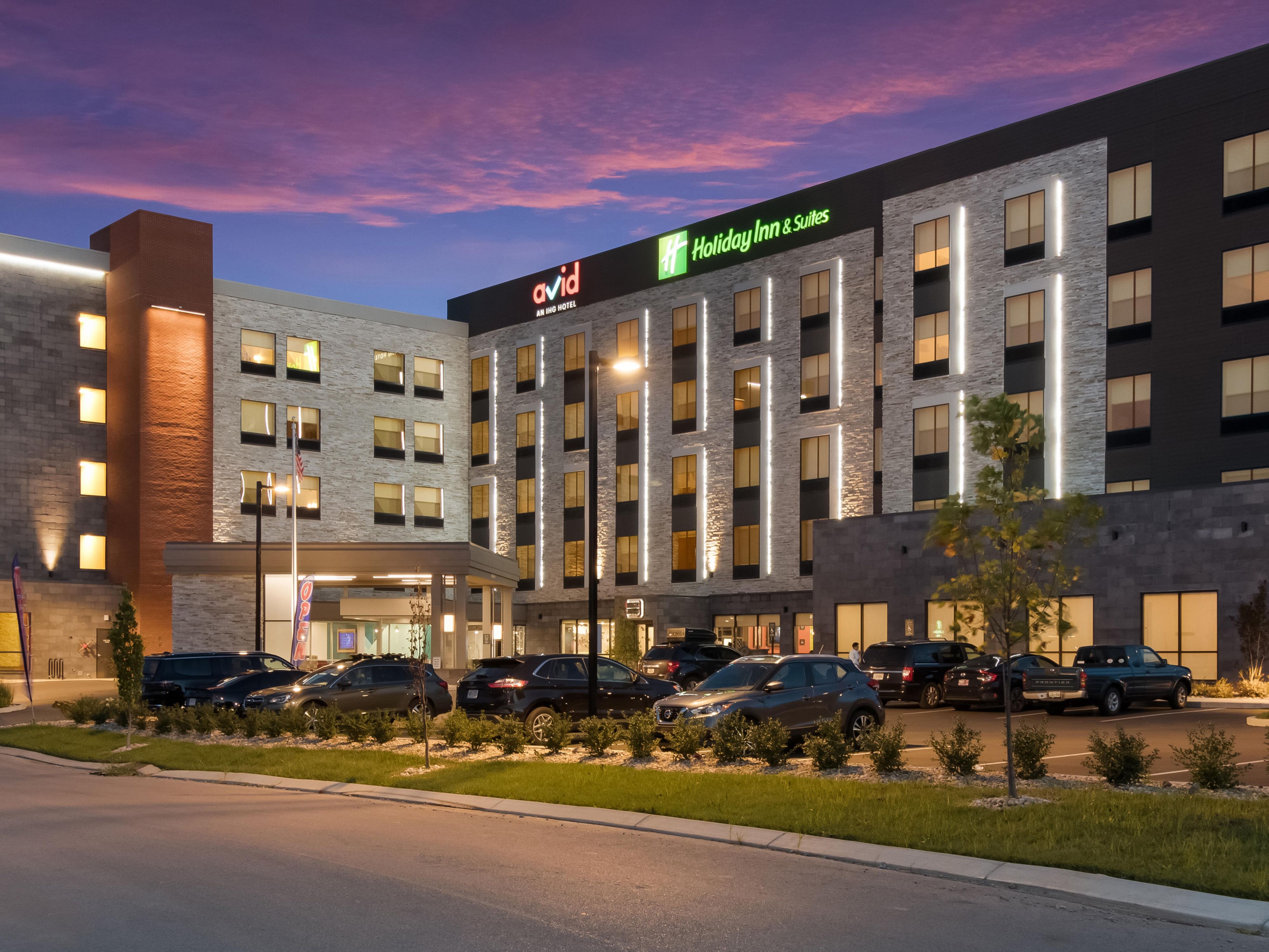 Stay connected to travel and entertainment with our hotel’s convenient location, just 15 minutes from Nashville International Airport. Whether you’re flying in for a quick getaway or heading out for business, our proximity to the airport ensures hassle-free arrivals and departures. Enjoy easy access to downtown Nashville’s attractions.