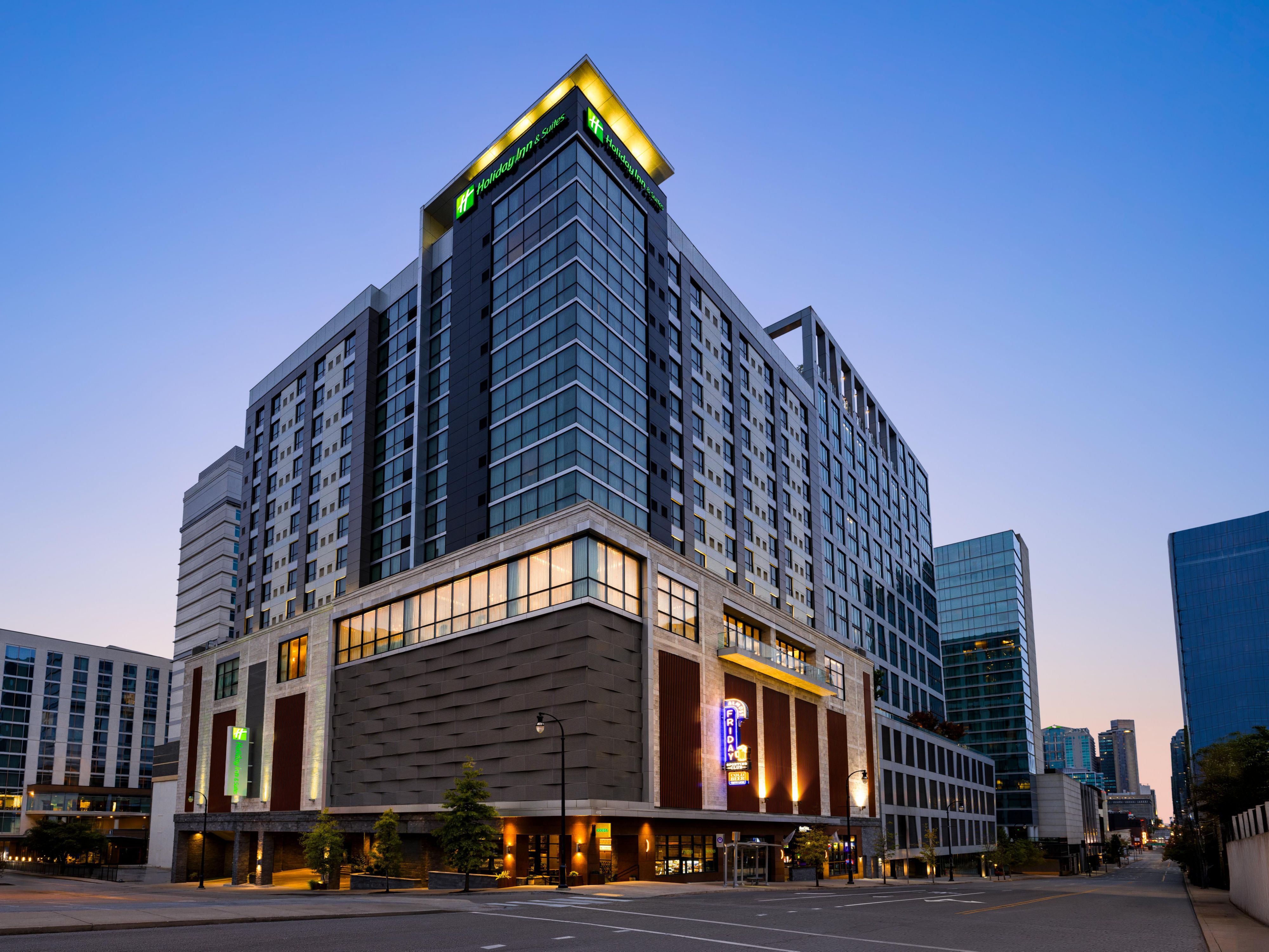 Our prime location near Broadway gives you easy access to Nashville’s top attractions. Just steps from world-famous honky-tonks, Bridgestone Arena, Nissan Stadium, and the Ryman Auditorium, you’ll be perfectly positioned to explore the best of Music City. Whether you're here for live music, sports, or dining, it’s all within walking distance!