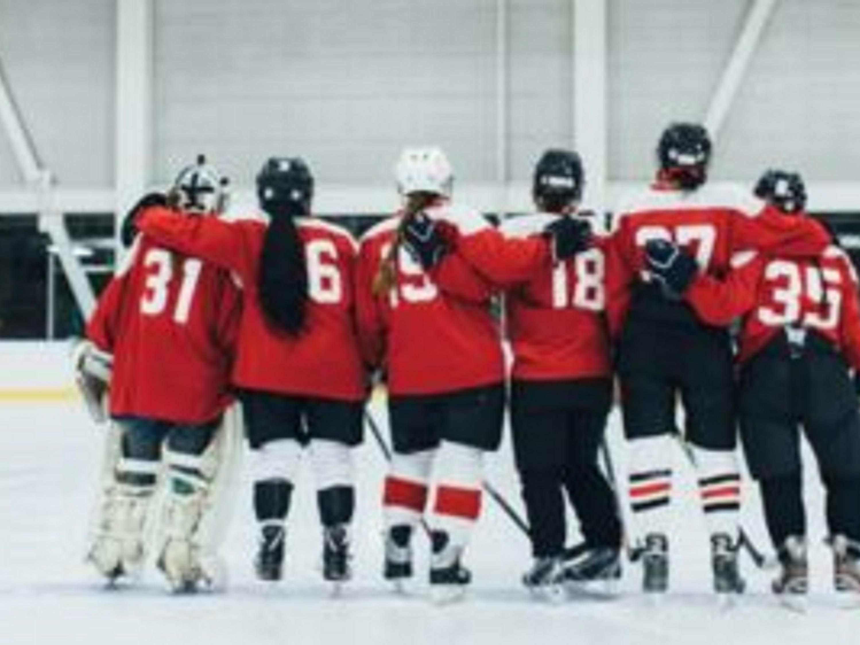 Elevate your sports travel experience in Oakville, Ontario at Holiday Inn & Suites Oakville @ Bronte. Whether you’re booking a few rooms or coordinating an entire team, we’ve got you covered. Enjoy comfortable accommodations, convenient amenities, and our on-site Burger Theory™ restaurant—perfect for fueling up before or unwinding after the game.