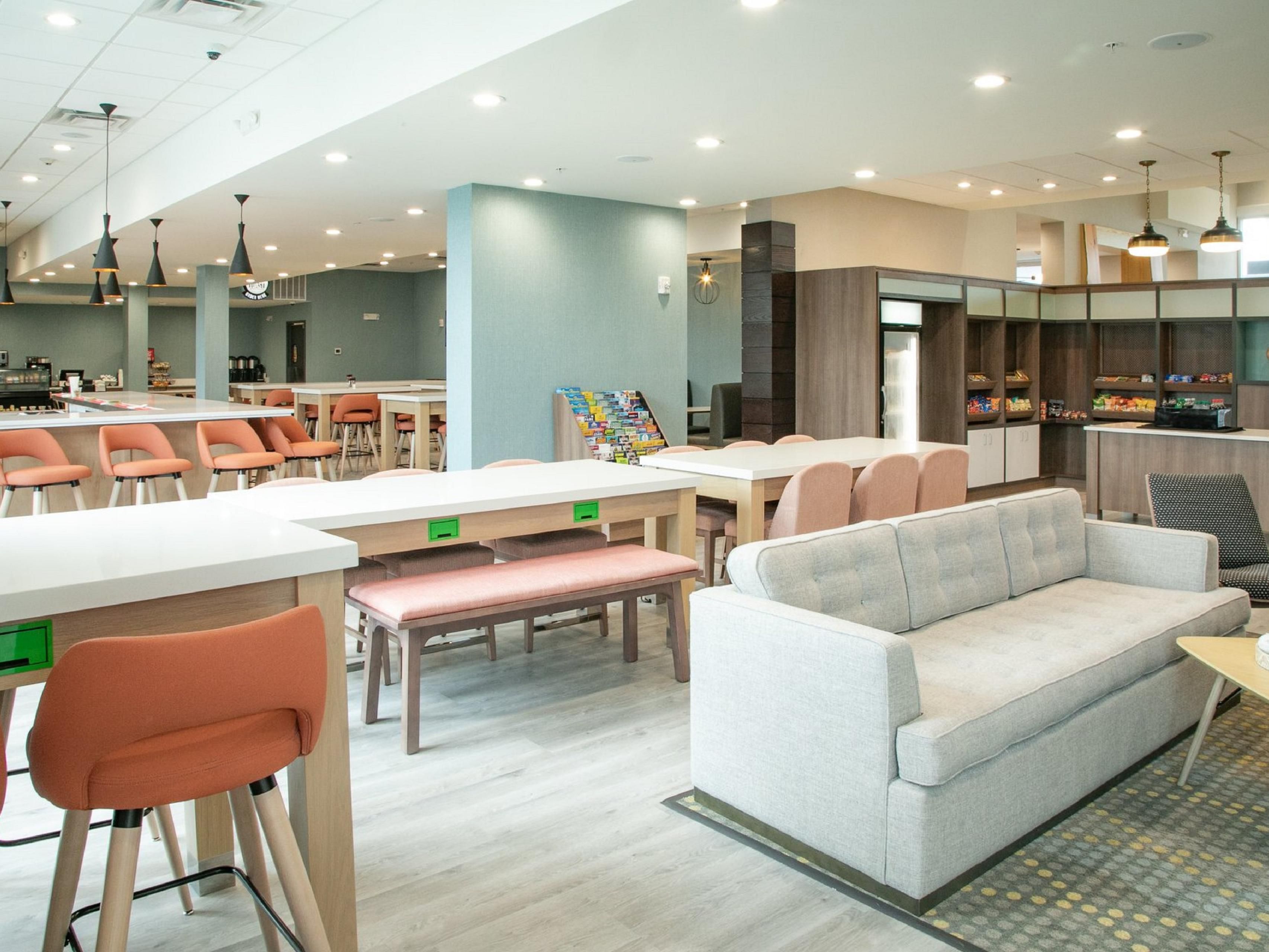 Indulge in a delightful culinary experience at our on-site restaurant, Toast to Toast. Serving a variety of American favorites for breakfast and dinner, it's the perfect spot to fuel up before or unwind after a day of adventure. Pair your meal with a selection from our bar, offering a range of beverages to complement your dining experience. 