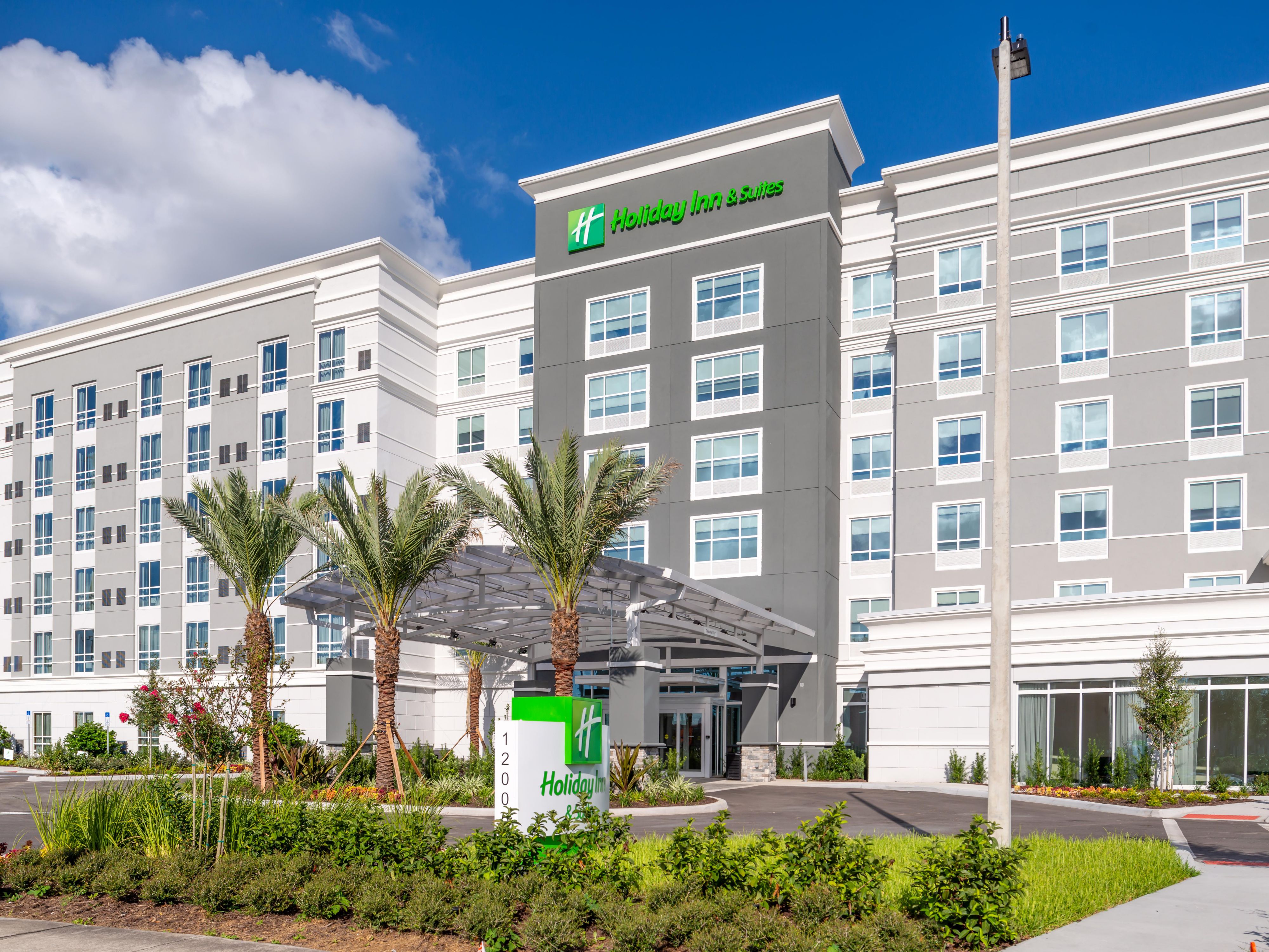 Palm tree-lined exterior of Holiday Inn & Suites Orlando I-Drive.
