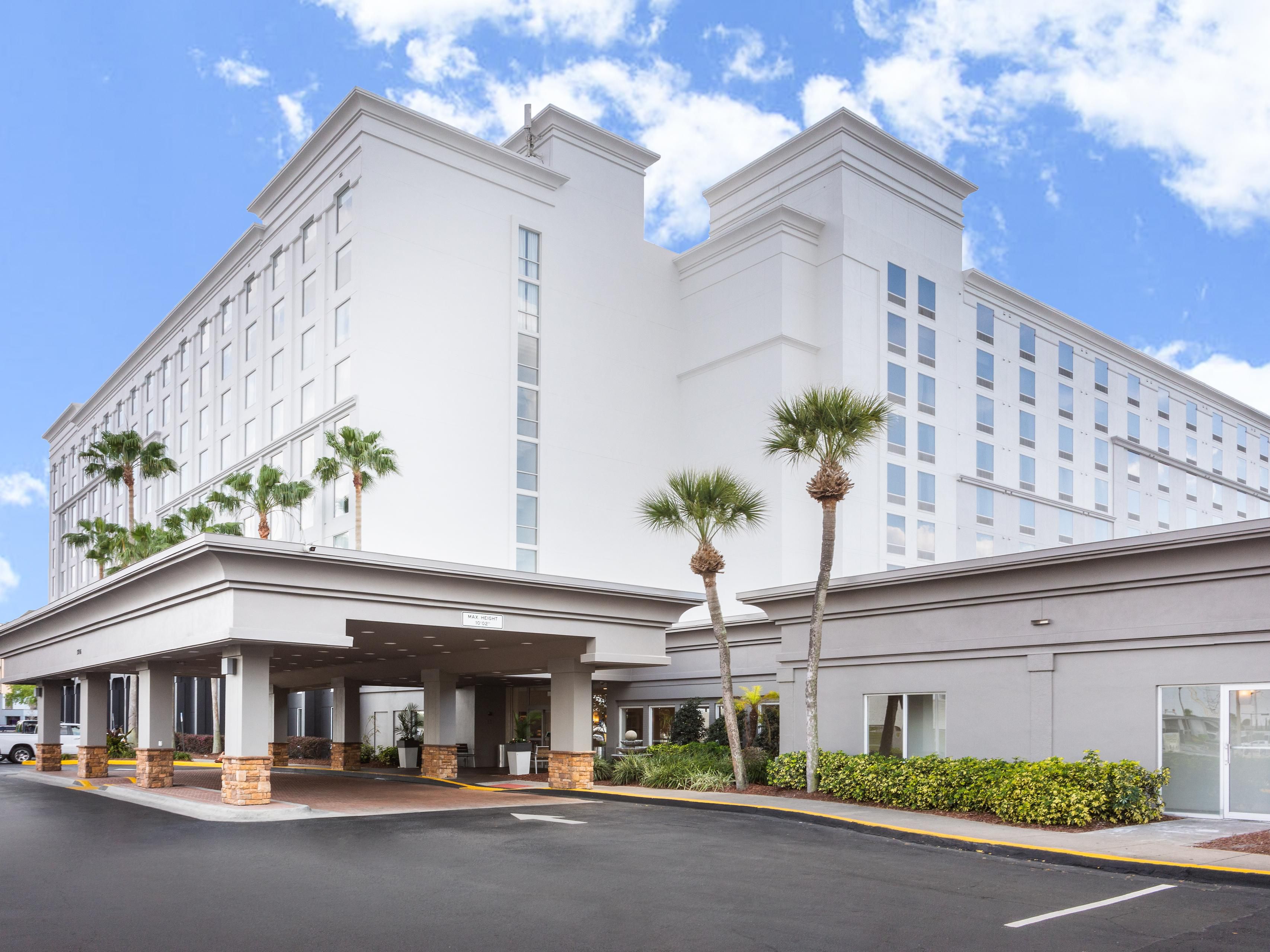 Welcome to the Holiday Inn & Suites Across From Universal Orlando!