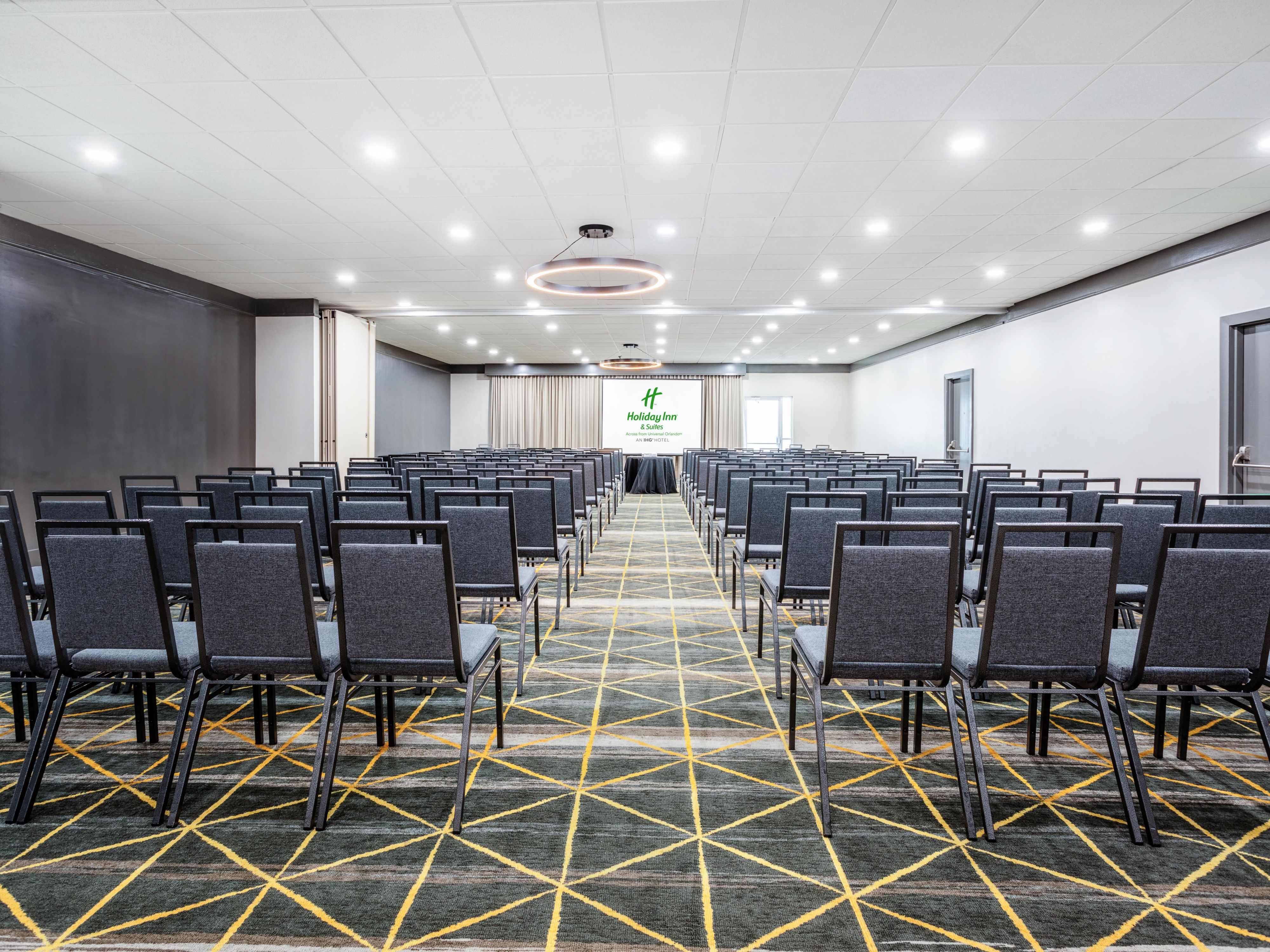 Host memorable events at our hotel across from Universal Orlando®. With 11,667 sq ft of versatile space, top-notch A/V capabilities, and customized catering, we're your go-to venue for extraordinary events. Our grand ballroom seats up to 400 guests while our charming garden provides an enchanting place for intimate weddings.
