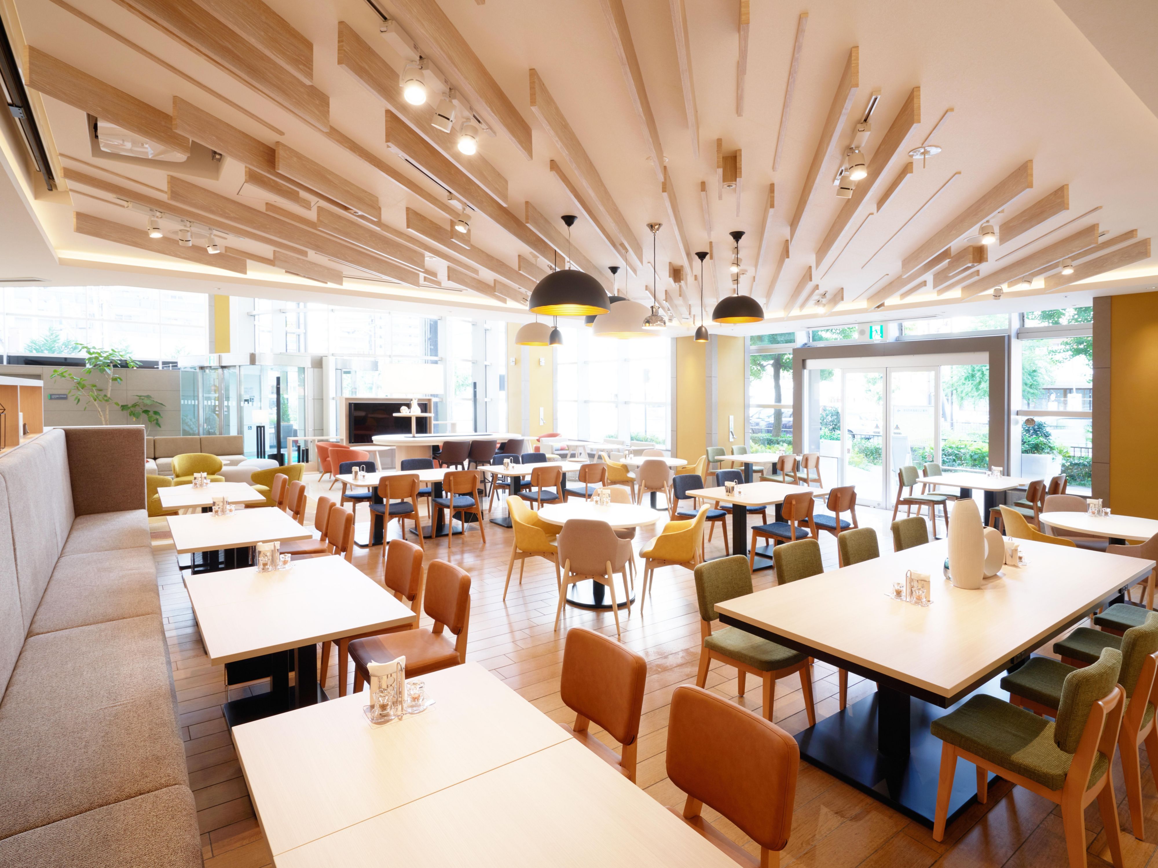 Enjoy a special meal in an open space with plenty of sunlight.

From breakfast to lunch and dessert 
We have prepared a menu of carefully selected dishes.