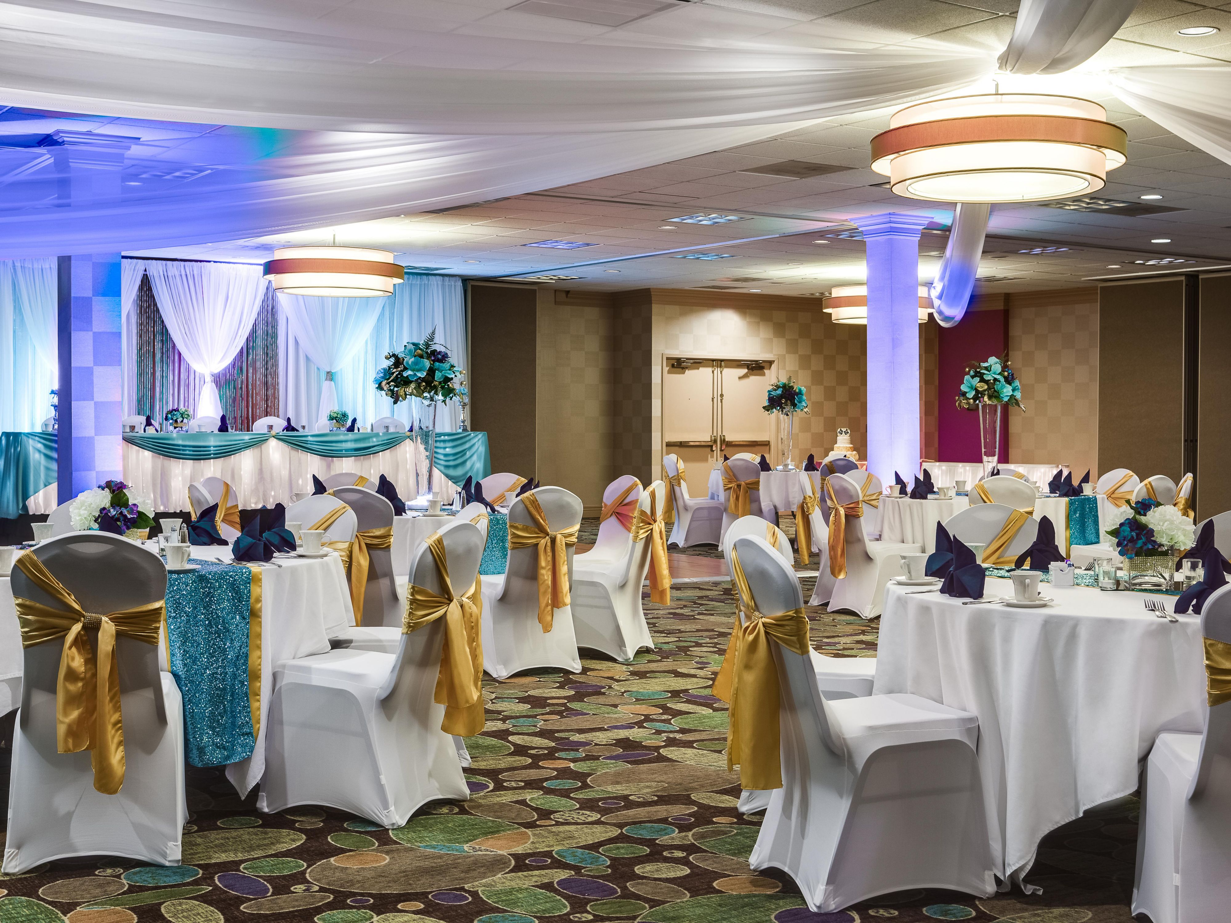 Our KC Elevated Event  Space is perfect to celebrate your wedding day! Host your entire event under one roof, from space for your ceremony to a place to celebrate in our beautiful ballroom with stunning views. Our onsite event staff will make sure every last detail is covered. Customize your menu by hosting a plated dinner, buffet or food stations.