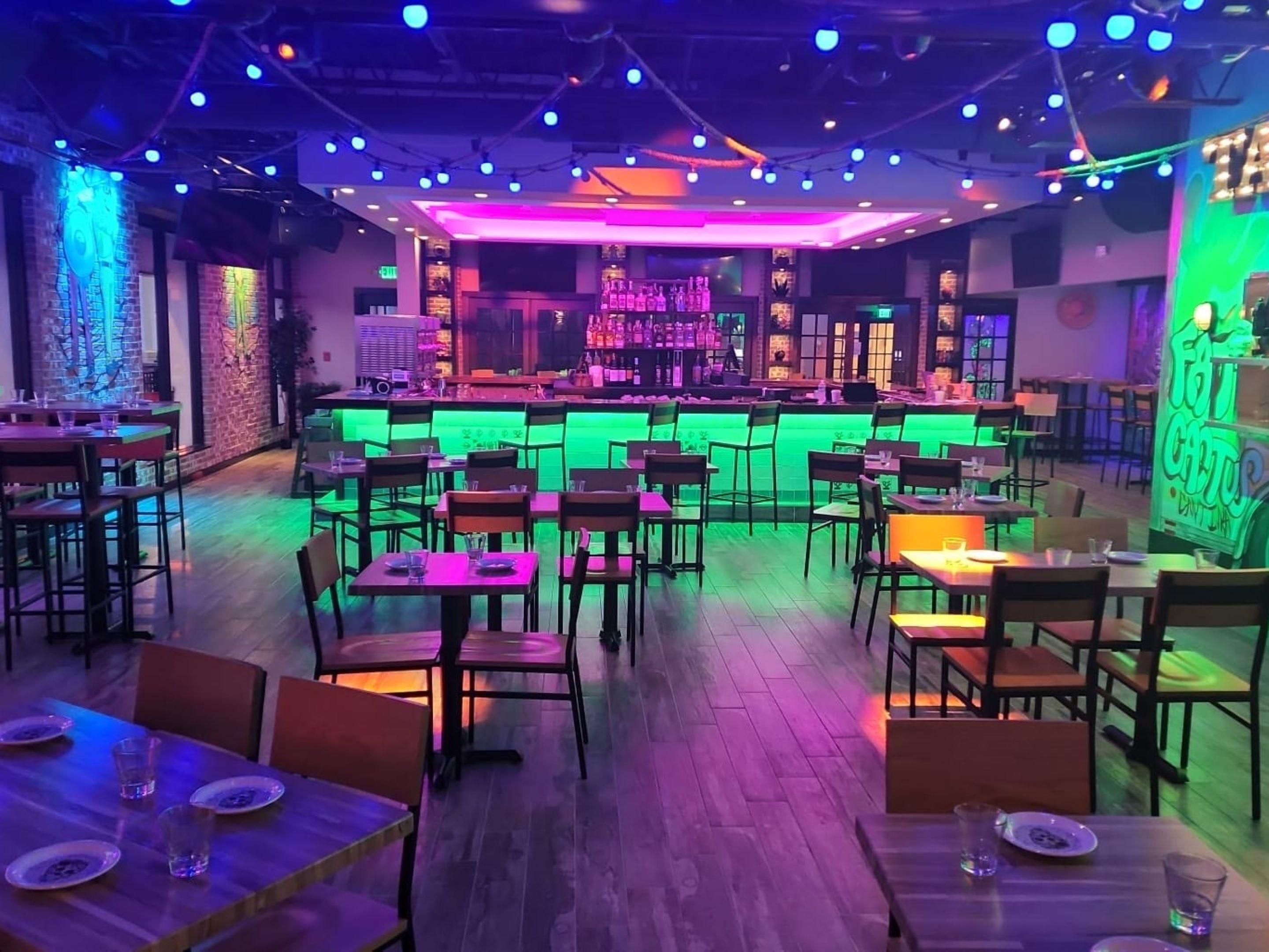 Feeling hungry? Grab a bite at Fat Cactus Mexican Cantina Restaurant & Lounge, conveniently located on-site at our Parsippany, NJ hotel. Enjoy everything from sizzling fajitas and tortilla soup to cactus salad and refreshing margaritas. Best of all? These delicious meals and drinks are just steps from your room!