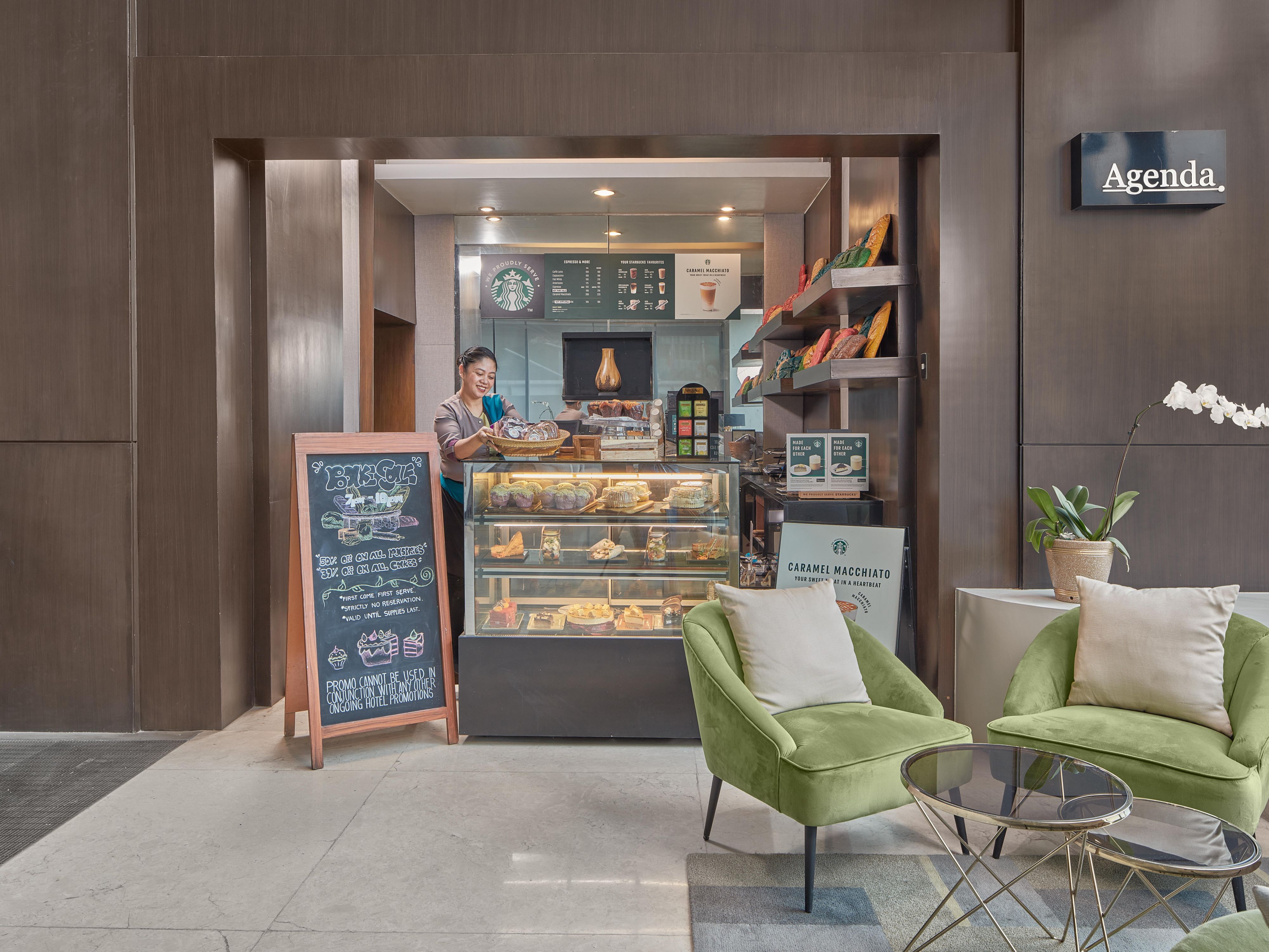 Agenda offers gourmet grab and go food like sandwiches, cakes, pastries and pralines, all freshly made for our guests. It also offers premium coffees and beverages along with a casual lounge atmosphere ideal for meetings and light snacks.