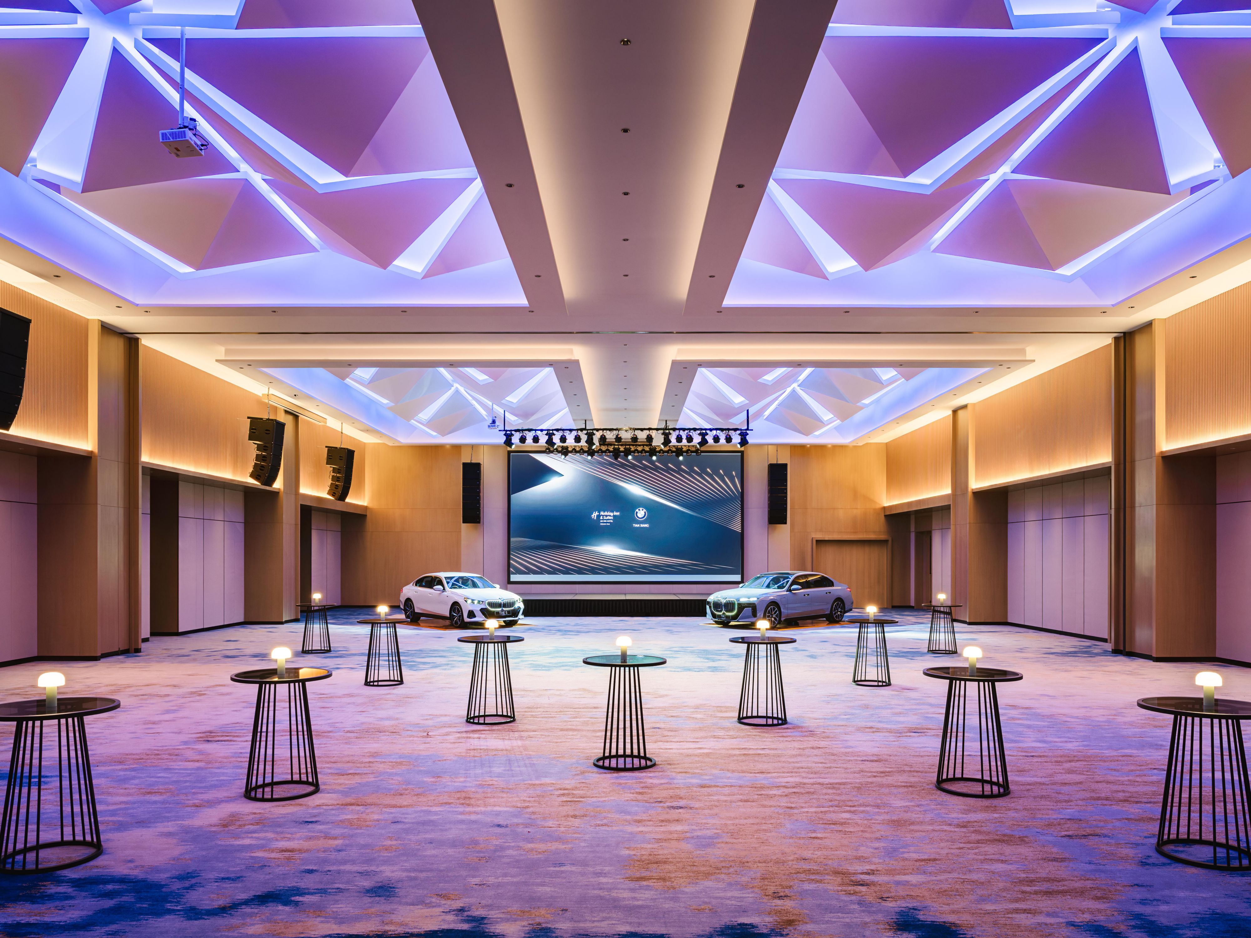 10% off* meetings & events until March 2026. Book by 31 August 2025. Evolve your event. Curate a connection. Rooms for every occasion. Menus for every moment. Take earning status to a new level with IHG Business Rewards. Let’s plan your next meeting!
Contact us at PlanWithHISPP@ihg.com, and our friendly team will be delighted to assist you.