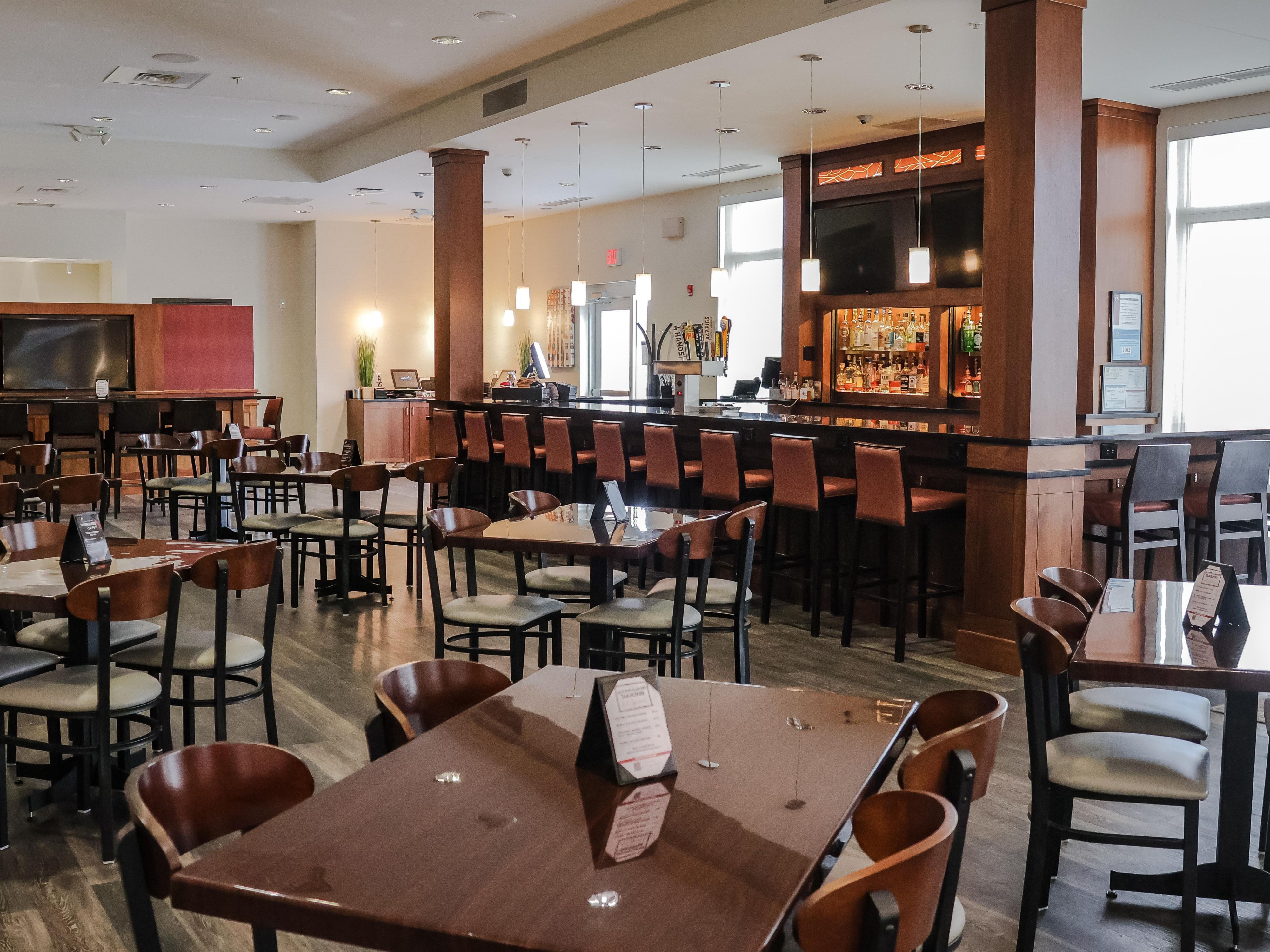 Savor enticing food and drink at our hotel in North Peoria, IL! Enjoy the breakfast buffet or dinner at Suite Fire Bar and Grill. Join us for Happy Hour, Monday through Friday from 4 PM to 6 PM, featuring discounted drinks and appetizers. It's the perfect way to unwind after a busy day.