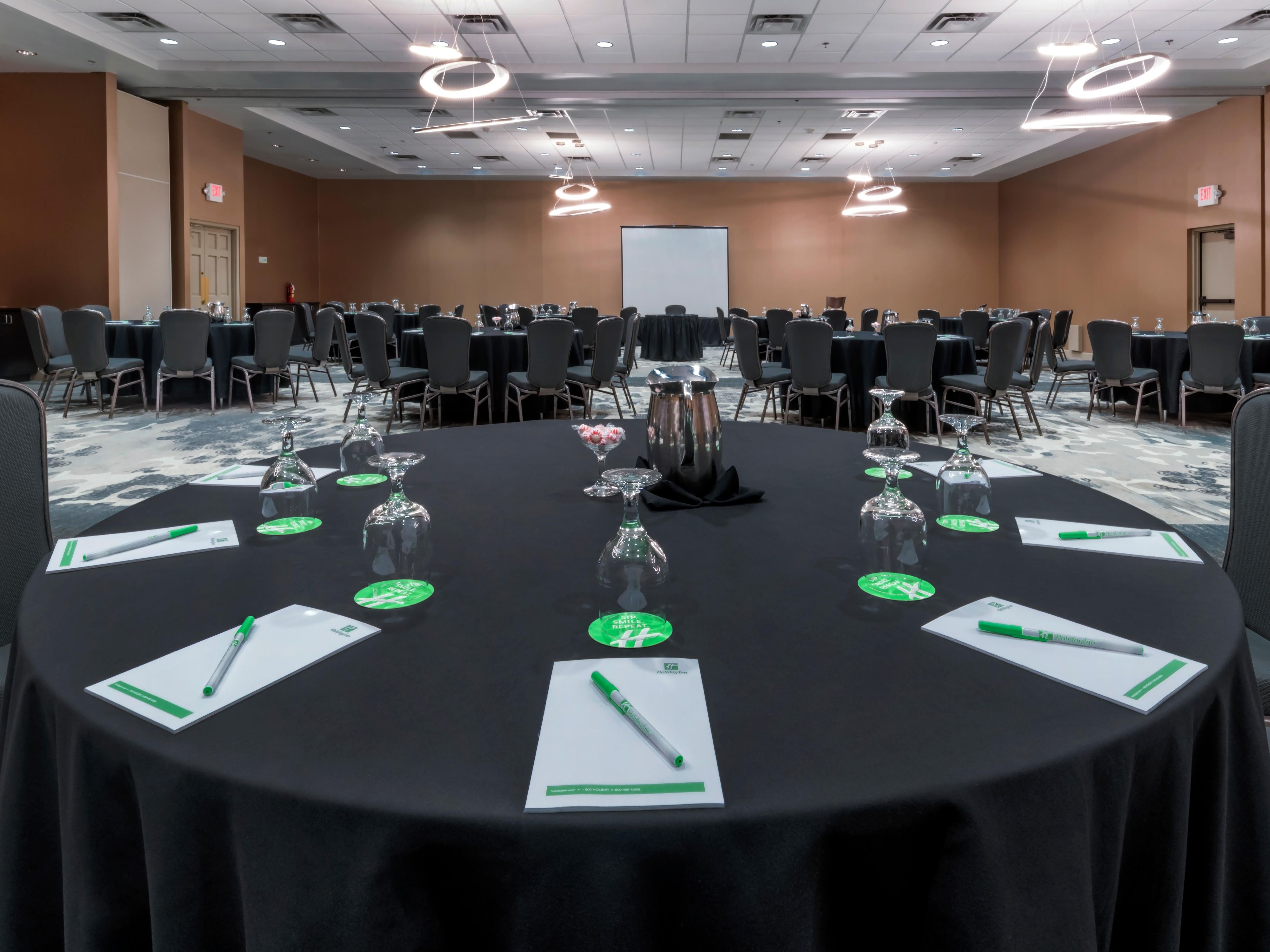 Need space for a large event or a small business meeting? We have multiple modern and spacious configurations to suit your needs. 