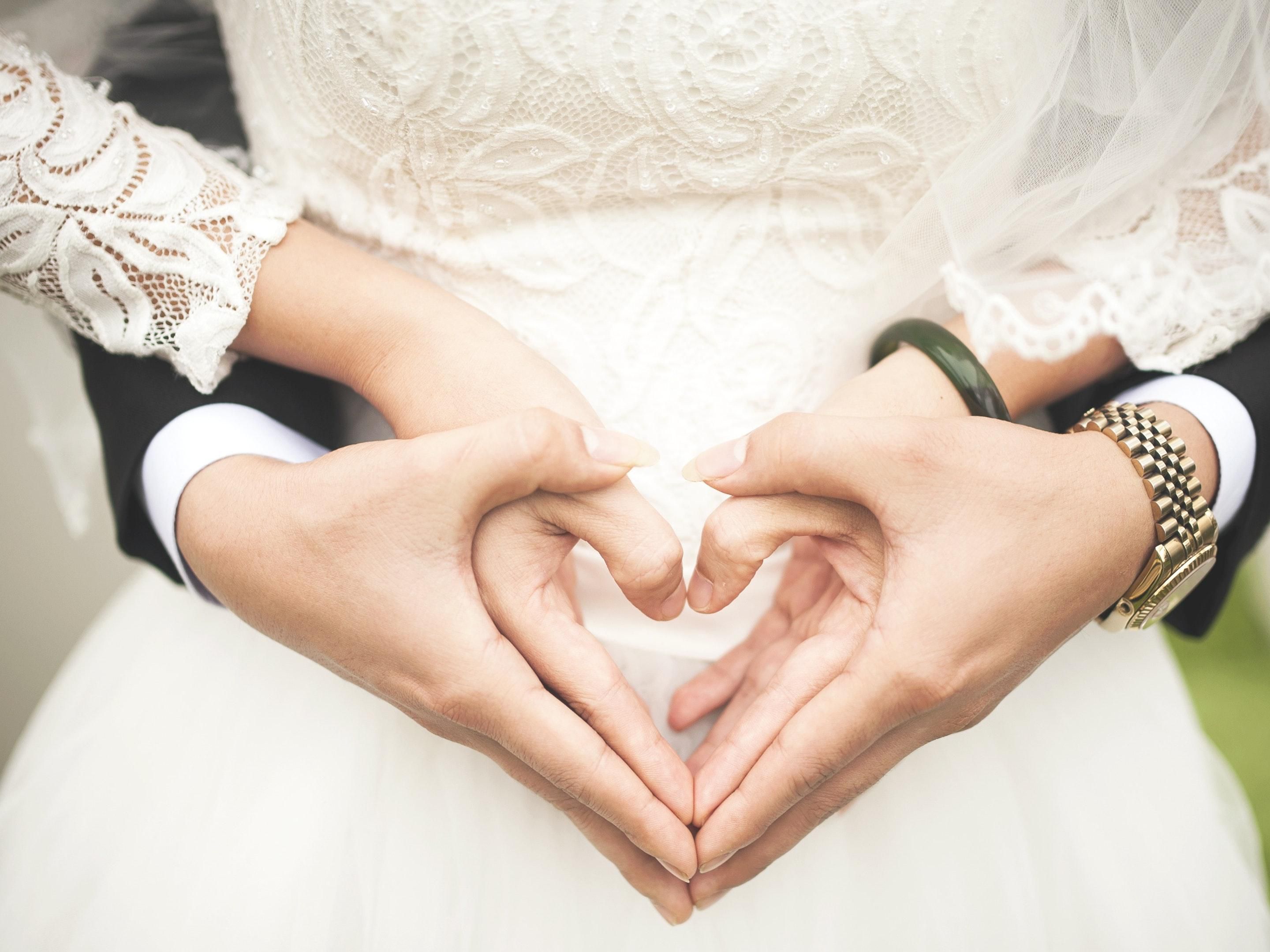 Beautiful floral arrangements can be waiting for you upon arrival by ordering in advance with Thistle 'N Thorn.  Whether thanking someone, wishing a happy birthday or showering someone with a romantic gesture, Thorn 'N Thistle offers the perfect choice in floral bouquets.  