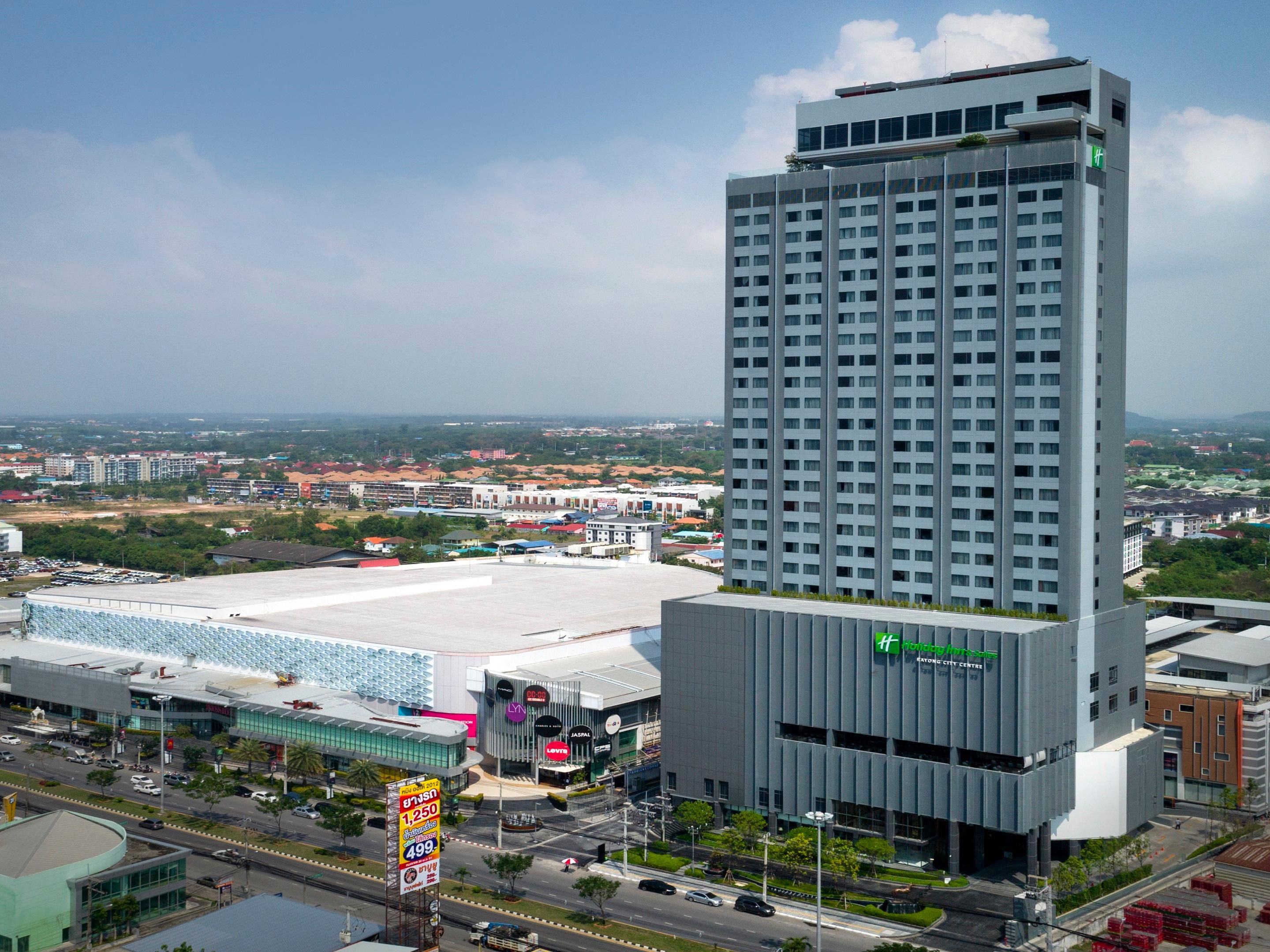 Discover best shopping mall in Rayong, Passione Shopping Destination right next to our hotel. Enjoy a variety of restaurants, quality goods, unique souvenirs, and more to satisfy all your shopping desires.