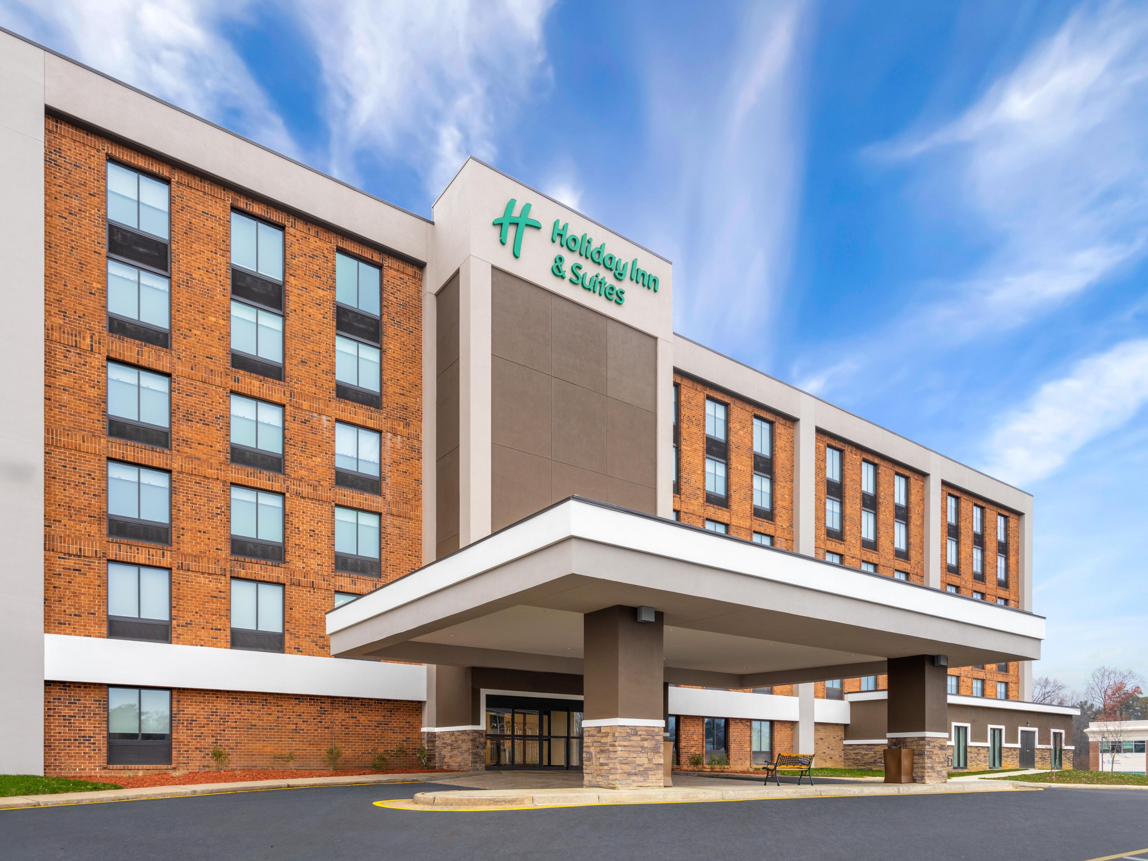 Best hotel to stay few minutes away from Downtown Richmond.