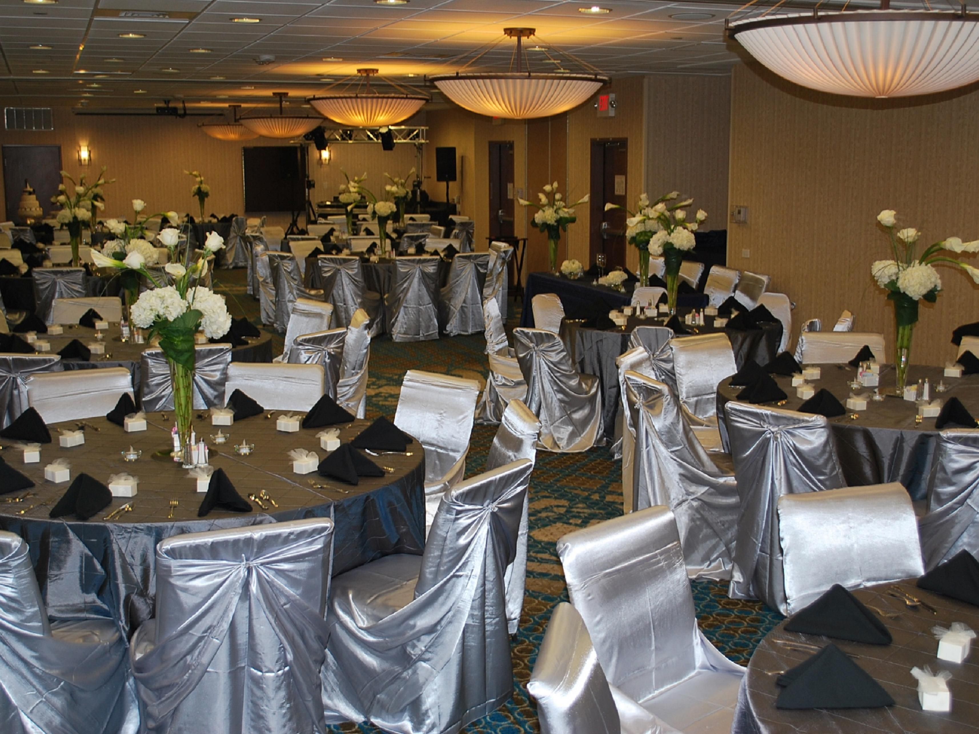 Flexible Meeting rooms are well equipped with safe distancing seating, whiteboard and full catering services for productive meetings and special events.  Please let our staff know of any food and beverage services within 72 hours prior to arrival to make sure your meeting runs smoothly and stress-free.