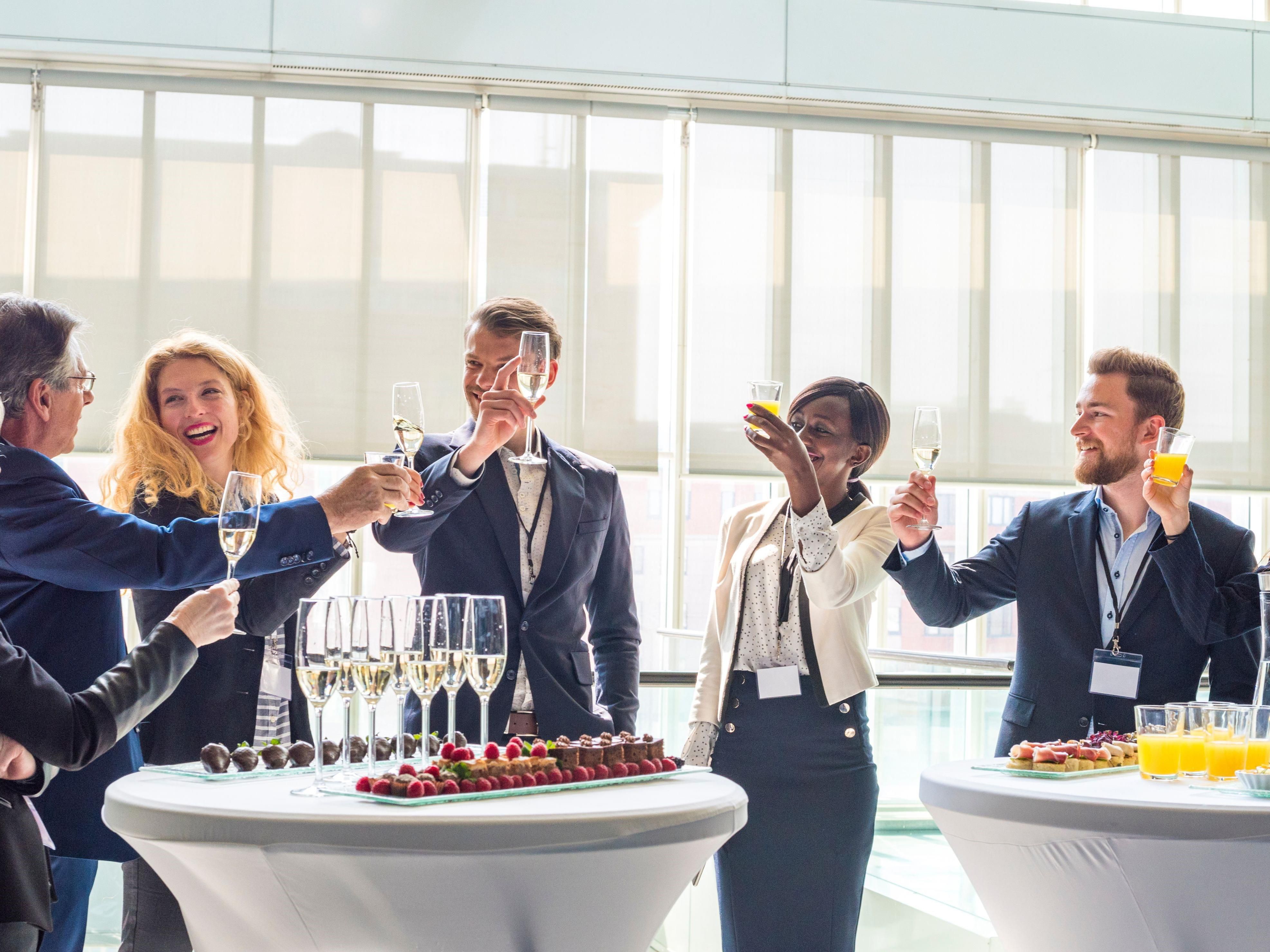 We're located minutes away from the San Mateo Event Center and offer special rates for groups needing 10+ rooms per night. Call our sales team for more information.