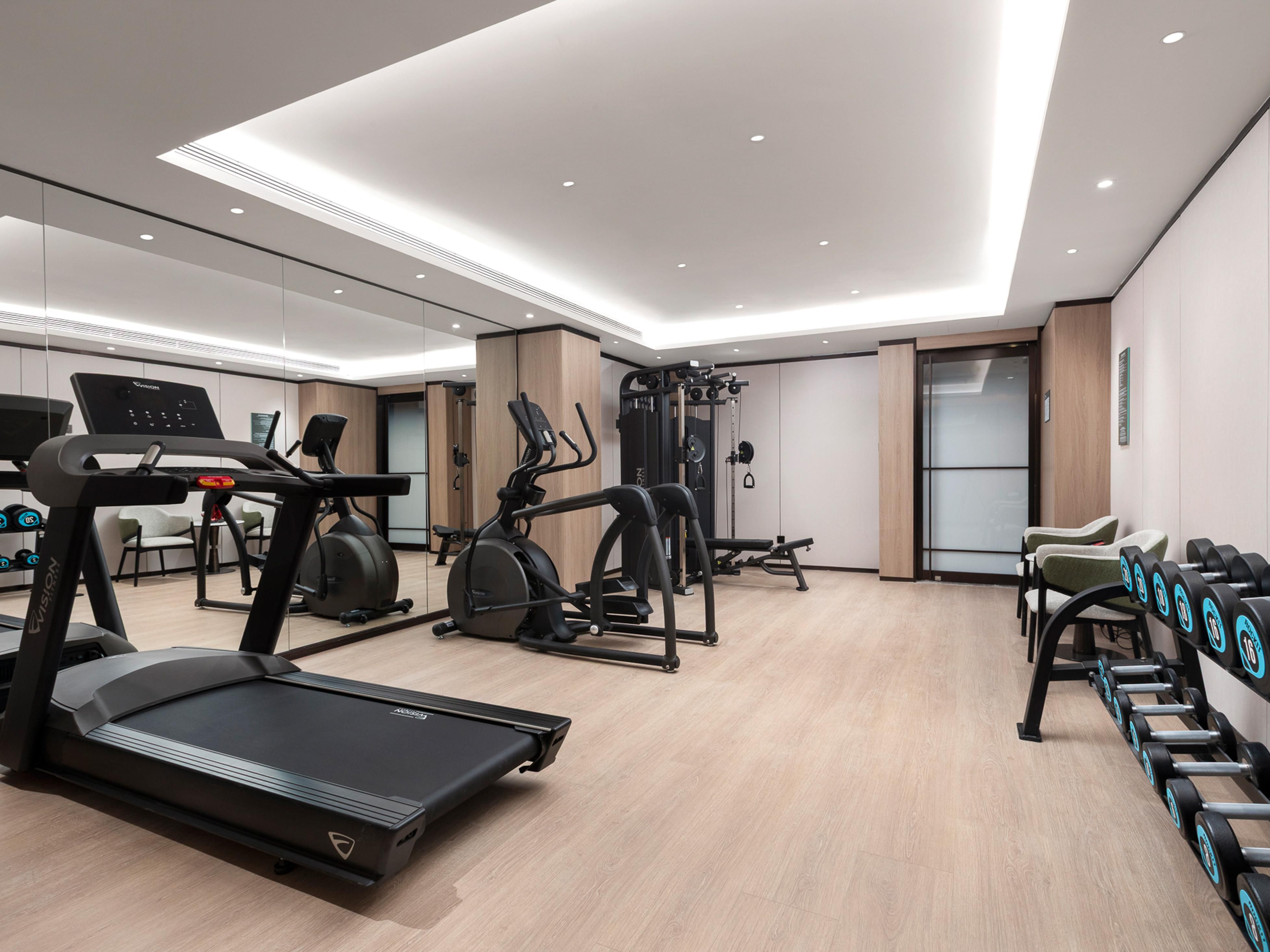 酒店的健身房提供齐全的设备和舒适的环境，你可以更全面地体验运动的乐趣，保持身心健康放松。