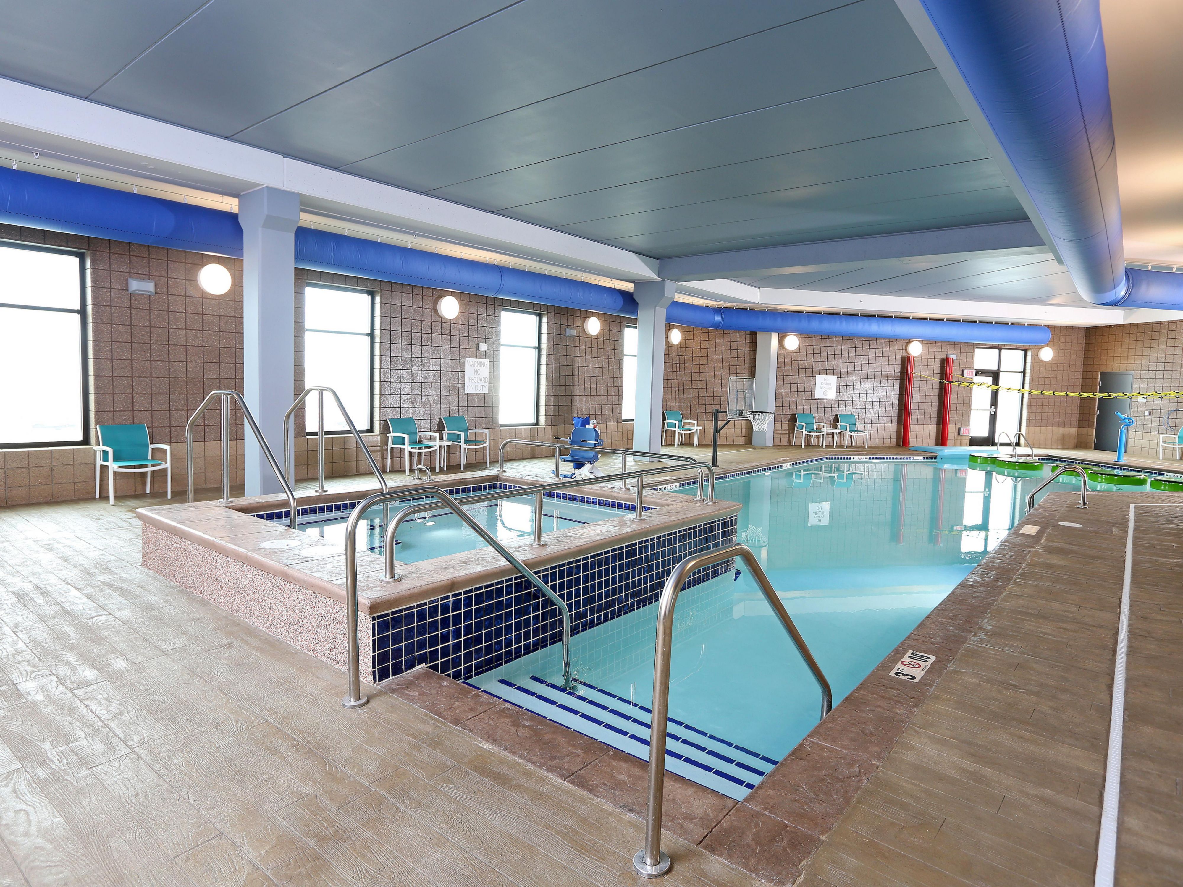 Dive into relaxation in our indoor pool, open year-round. Perfect for families and fitness enthusiasts alike, the pool area includes a relaxing hot tub. It's your go-to spot to unwind or get in a few laps before starting or ending your day in Sioux Compass Falls.