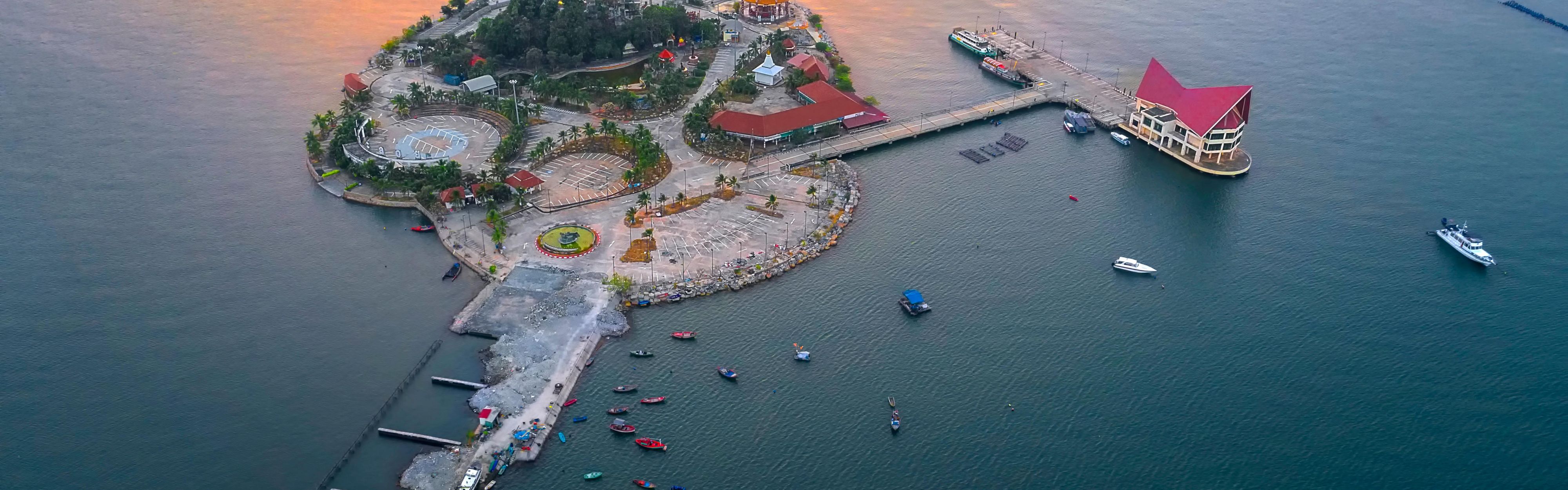 Koh Loy is only 12 minutes drive away from the hotel