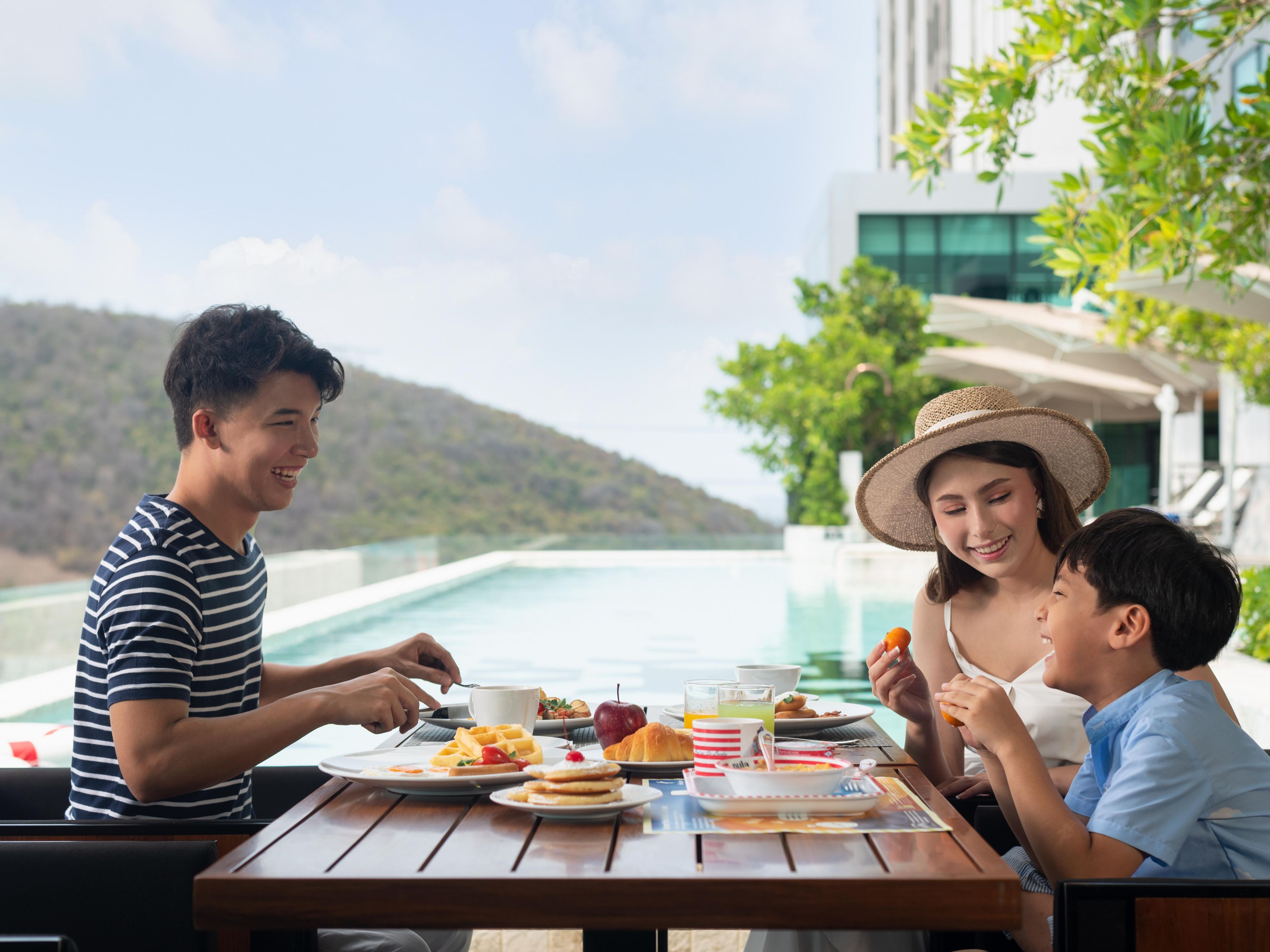 Kids Eat & Stay Free

This is available for children 12 & below. The Kids Eat Free offer is limited to up to (2) children, per adult, per meal. When accompanied by at least one (1) adult who is staying as a hotel guest.