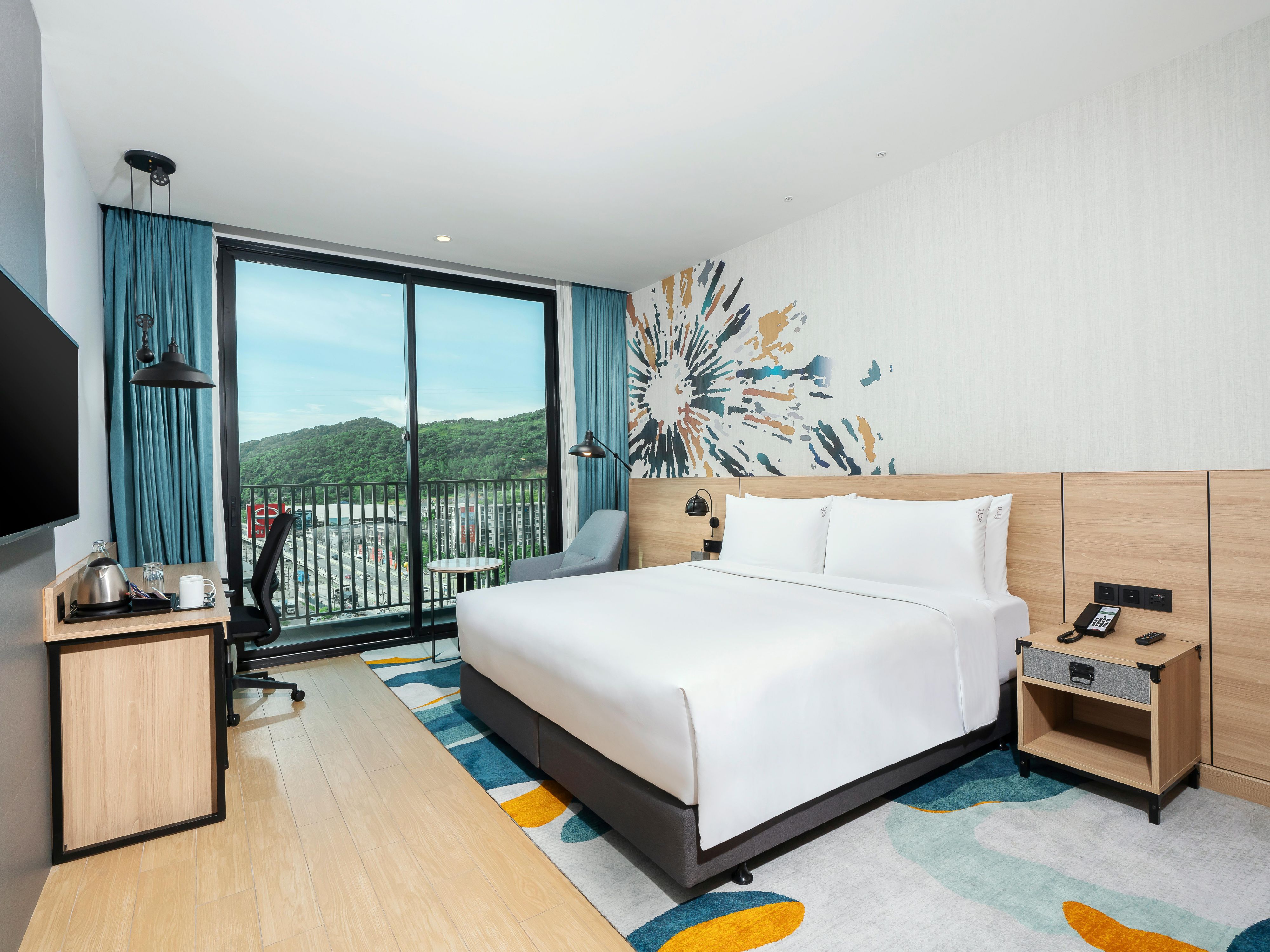 1 King Bed Standard with Balcony