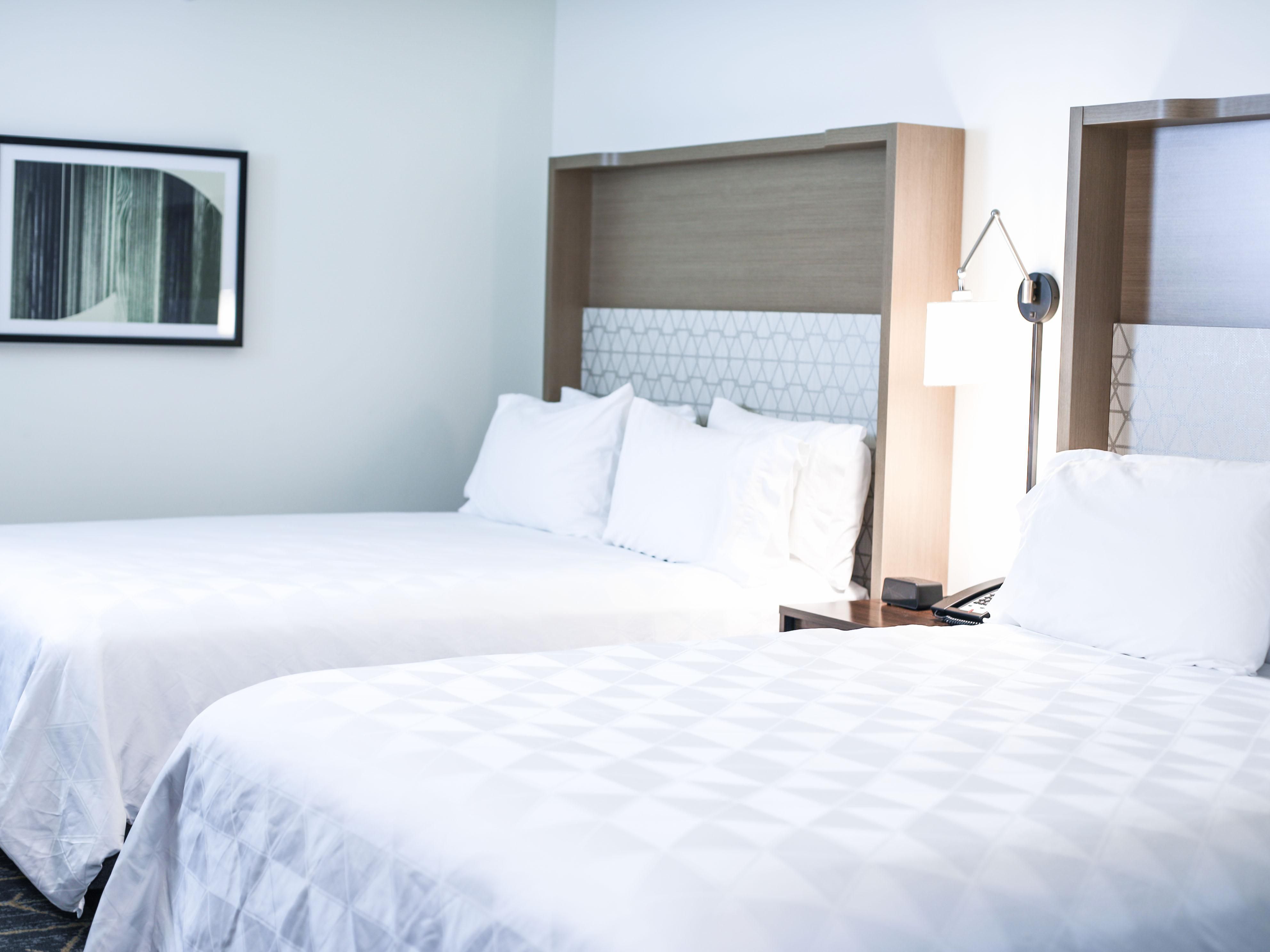 Queen/Queen Room with microwave, fridge, and free WiFi