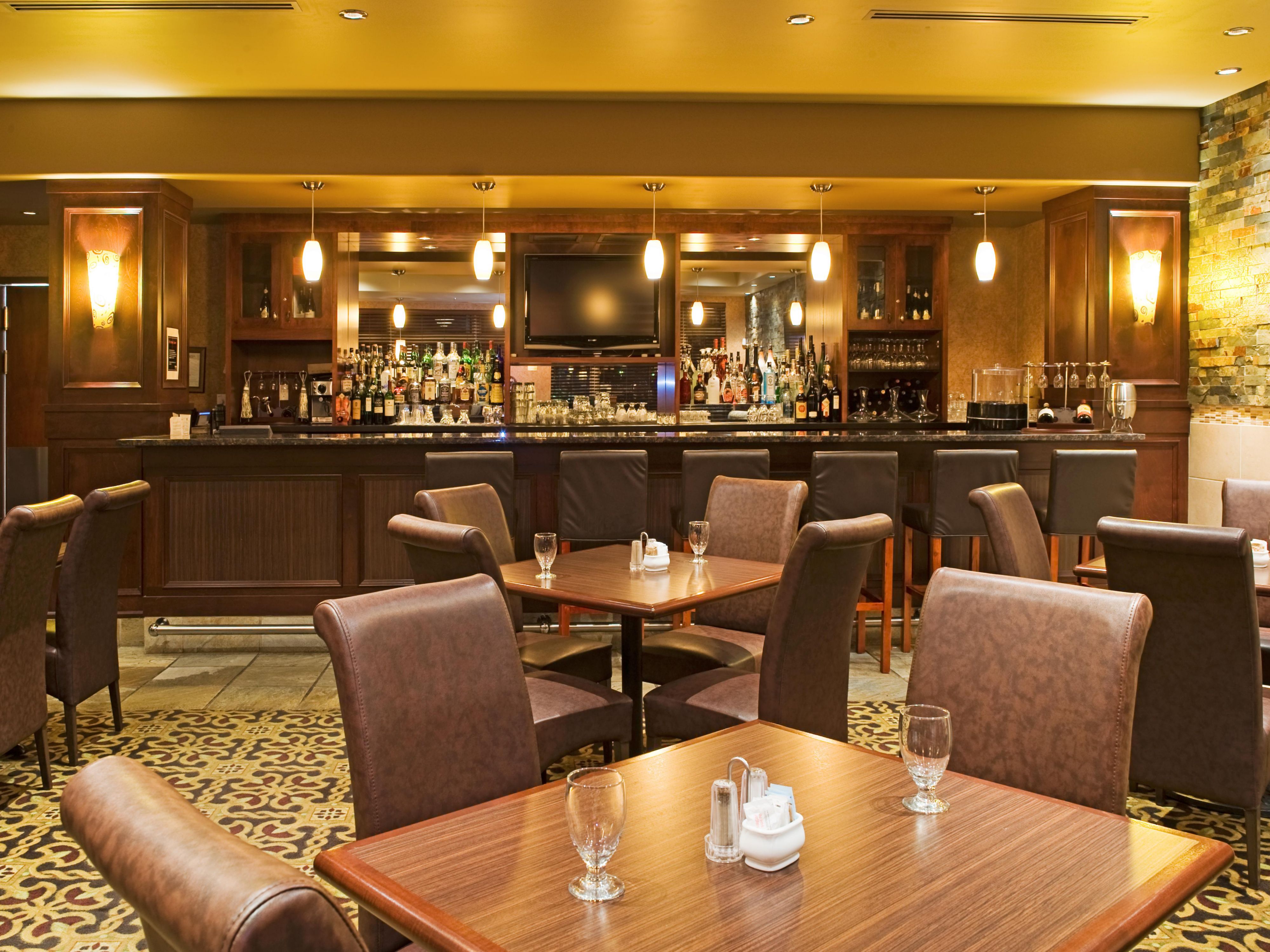 Perfect for a casual meeting or a special occasion. A place to enjoy a cocktail and relax. This intimate spot features plasma TVs and a delicious menu of light dining choices.