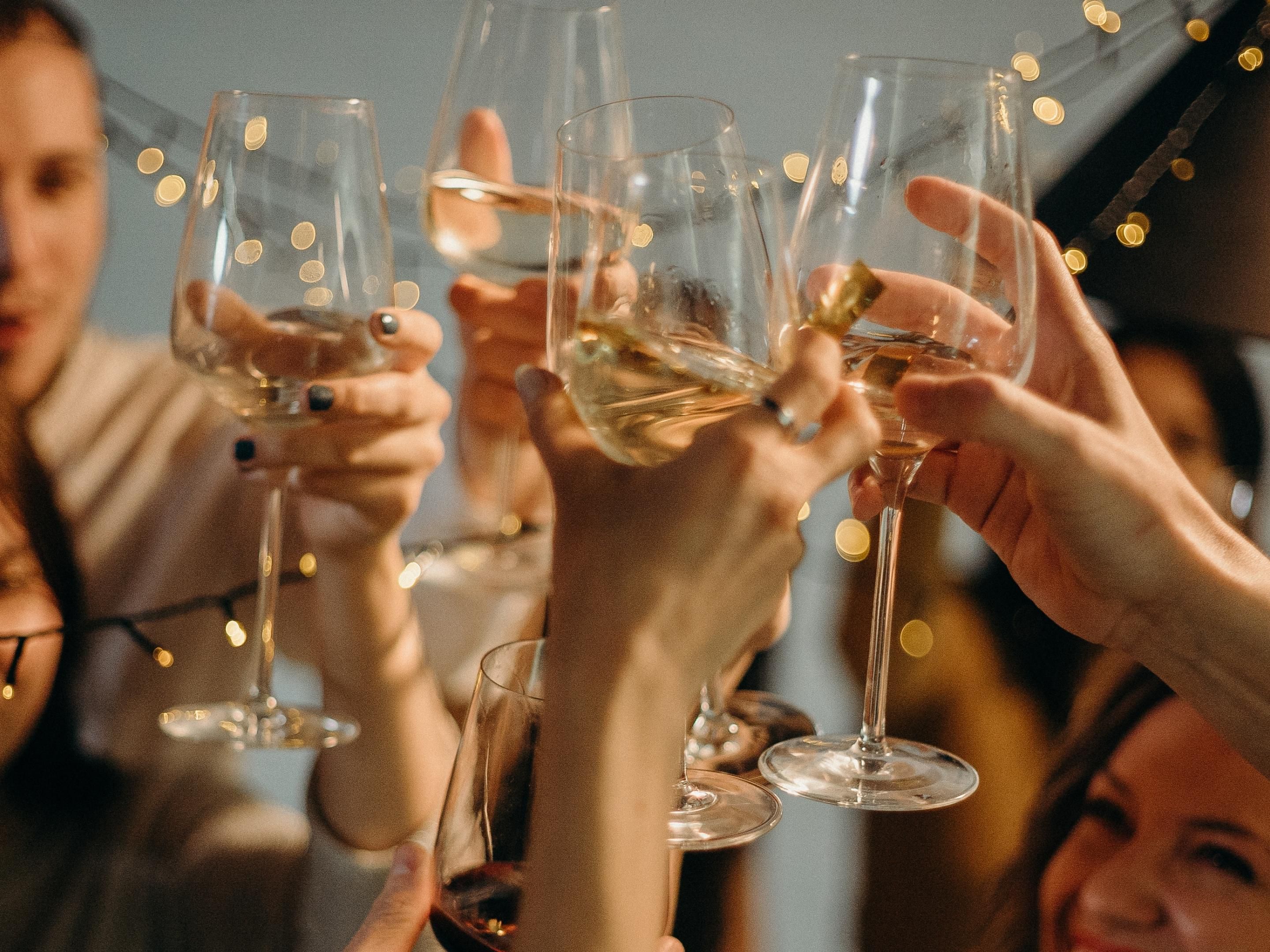 Commons Social Kitchen & Bar
Our new on-site restaurant is open and ready to impress! Enjoy local flavors, creative cocktails, and a lively, social atmosphere just steps from your room. 