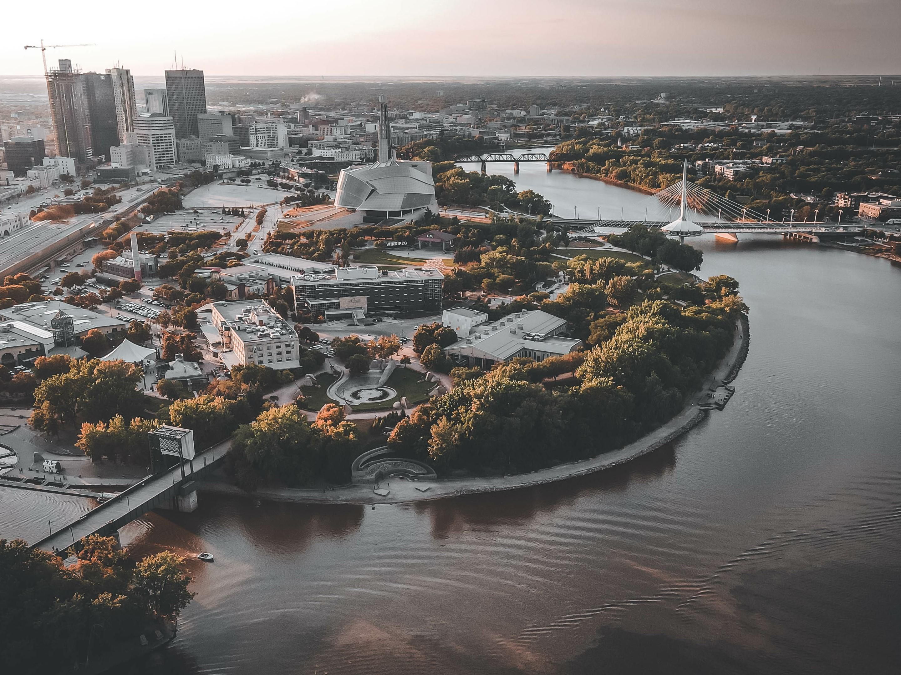 Discover the best of downtown Winnipeg just outside our doors. Walk to The Forks, Winnipeg Art Gallery, and Canada Life Centre. Enjoy easy access to summer festivals, outdoor markets, and live events. Holiday Inn Winnipeg Downtown is your ideal base for exploring the city all season long.