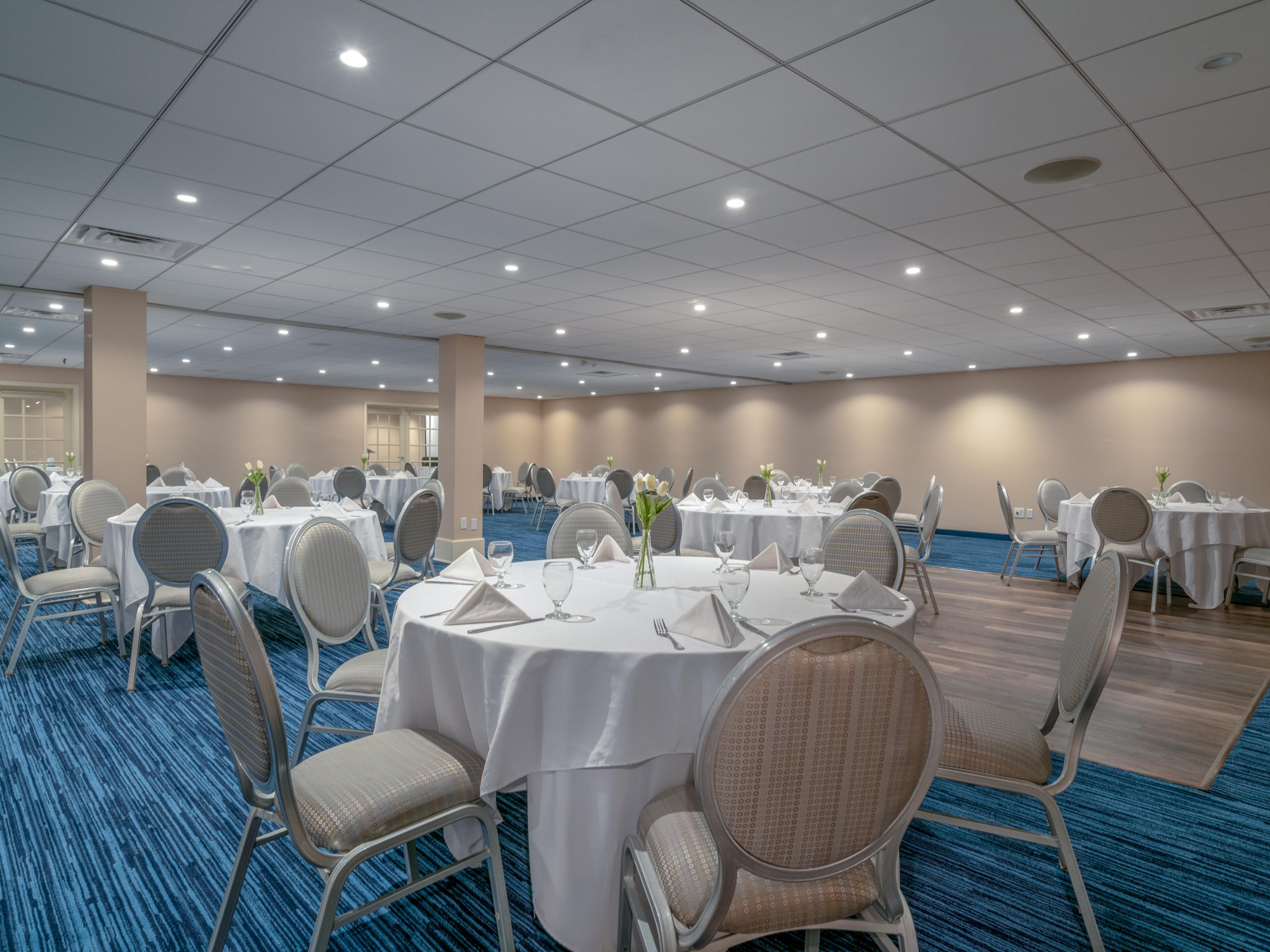 Host your next meeting, conference or celebration at the Holiday Inn Cape Cod - Hyannis, where 6,000 + square feet of flexible, modern space can be tailored for gatherings of any size.  Our professional event planners and talented culinary team stand ready to ensure every detail is flawless.