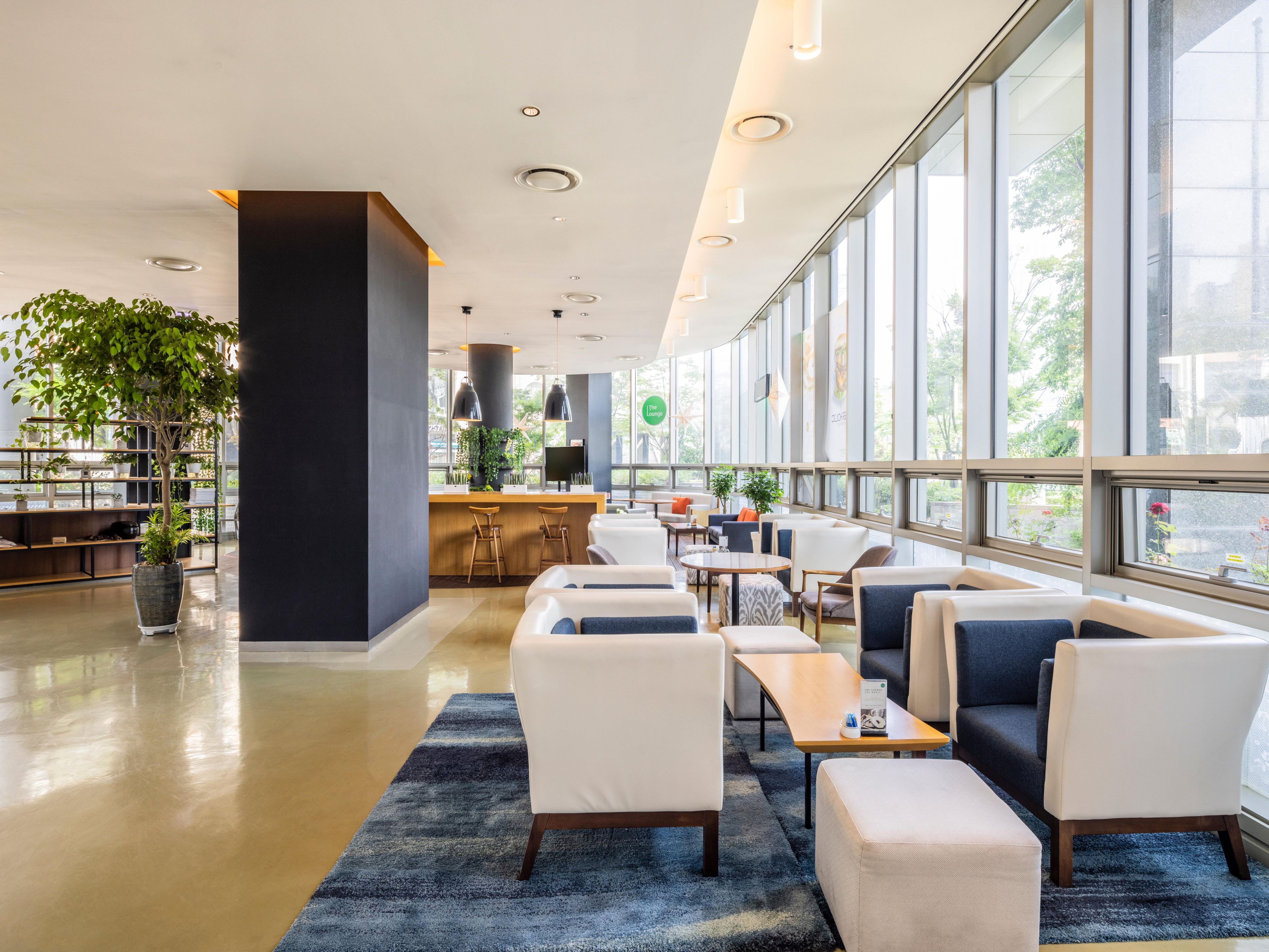 Escape to a chic, upscale lounge that offers delectable desserts, light bites, and a creative marketplace set-up. Indulge in a delightful menu by day, or relax with a curated selection of hot and cold beverages by night. Refresh your taste buds, reset your mind, and savour every exquisite moment.