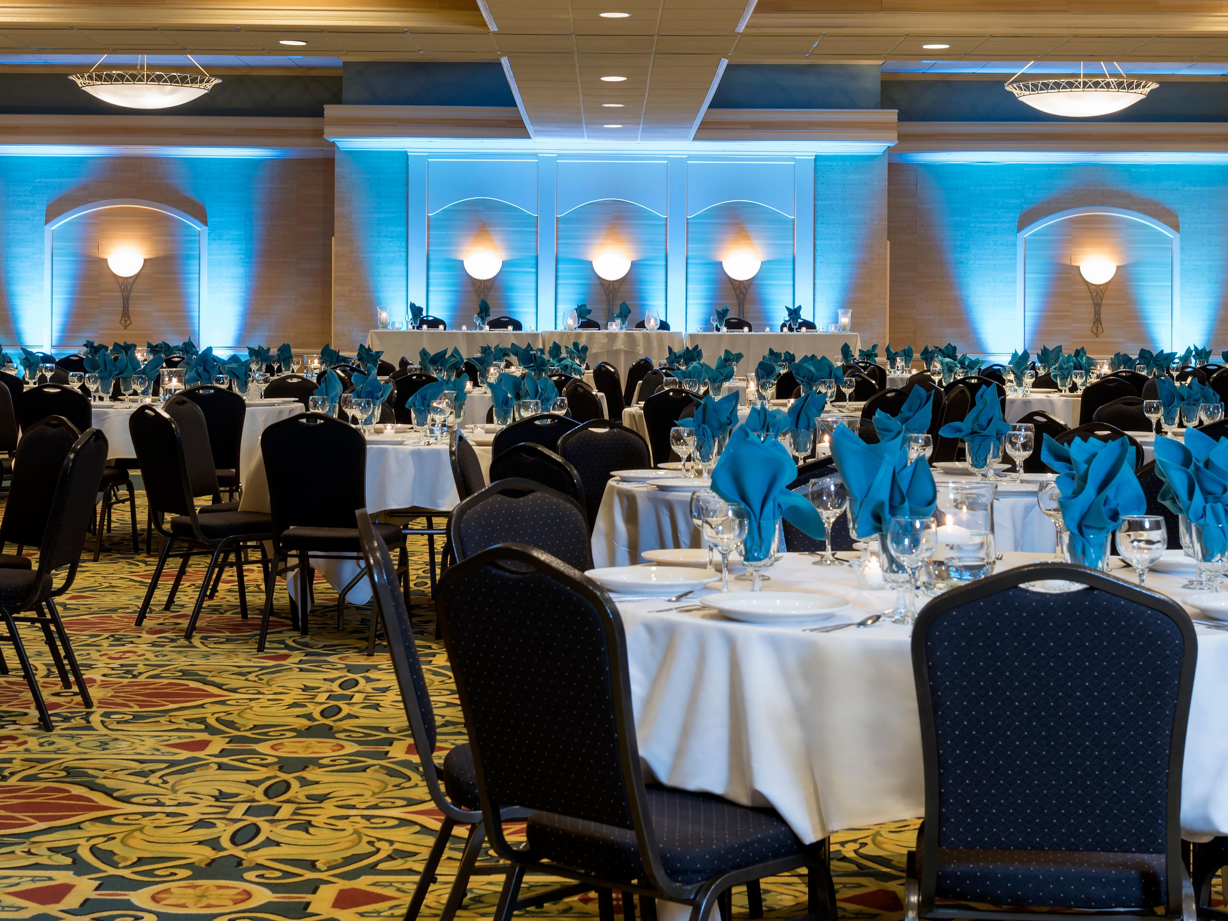 For your wedding or other very special occasion, look now further than the dedicated staff at the Holiday Inn South Cleveland-Independence. We provide personalized service, an exceptional dining experience, and specially-priced wedding packages to fit every budget and design. 