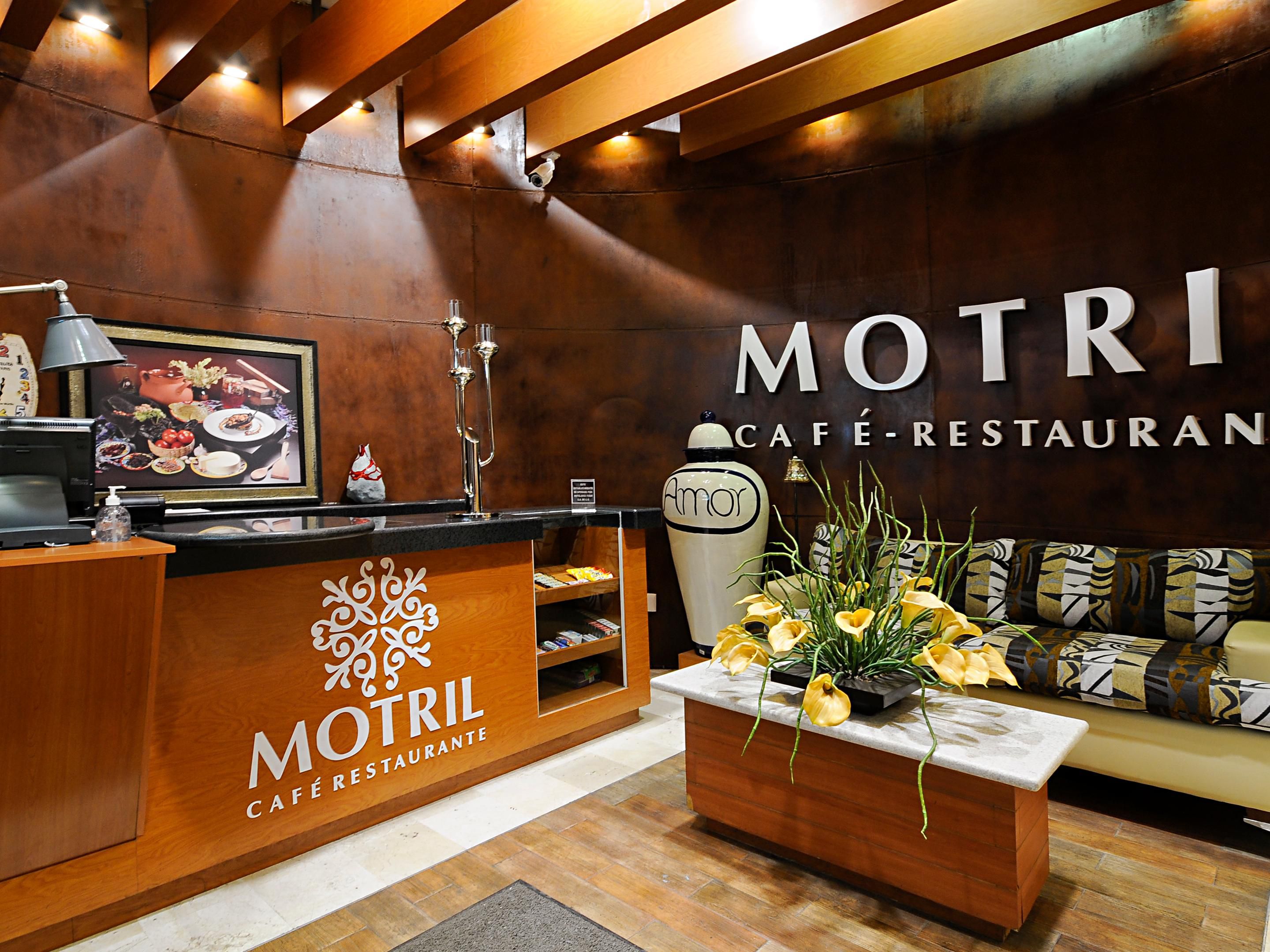 Fill your boots with pancakes, milk, cereals, chilaquiles and fruit in addition to your usual bacon, sausages, eggs, cheese, yogurt, and more at Motril Restaurant.