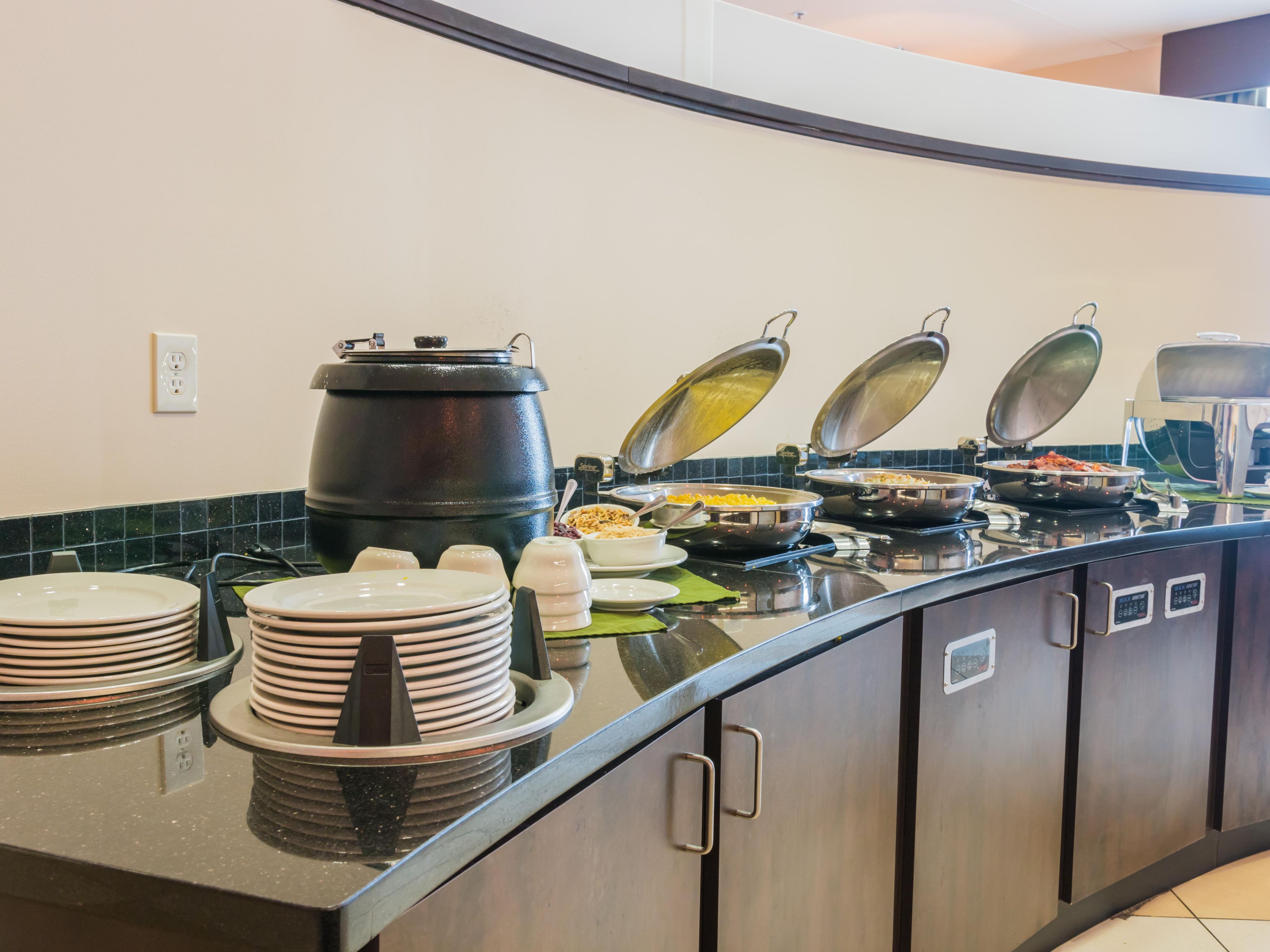 Elevate your event with onsite catering options at Holiday Inn Jackson NW-Airport Road. Delight your guests with the classic American flavors of Kem's Restaurant, serving up a variety of selections sure to please everyone's tastes. Whether it's a breakfast meeting or a dinner event, our catering services ensure a great culinary experience for all.