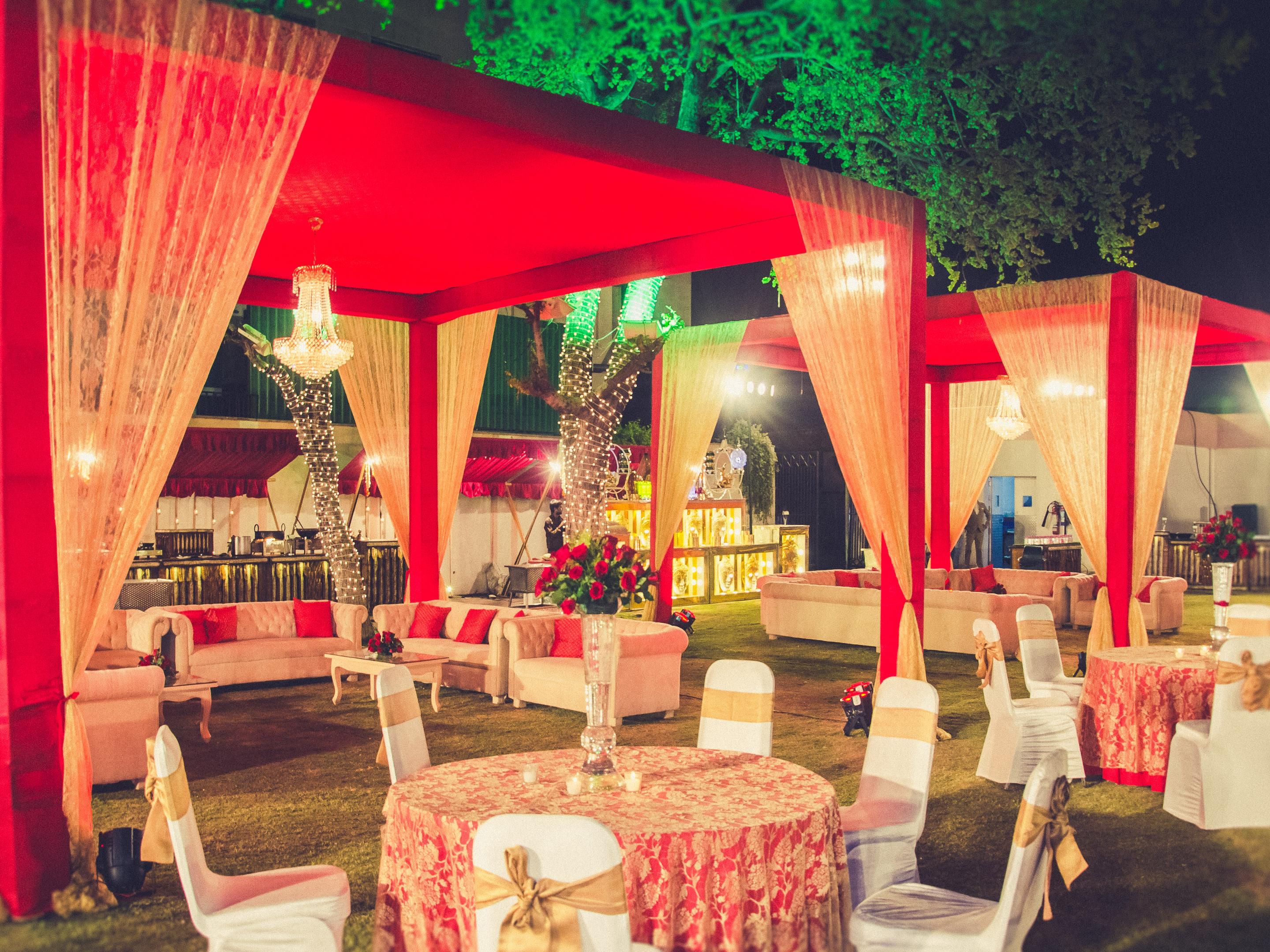 Create unforgettable memories with bespoke events at Holiday Inn Jaipur. Our stunning ballrooms and the 26,000 sq. ft. Kingston Lawn are perfect for extraordinary weddings and receptions. From Mehendi to other nuptial ceremonies, choose Holiday Inn Jaipur and see why we're the top choice for beautiful and successful weddings.